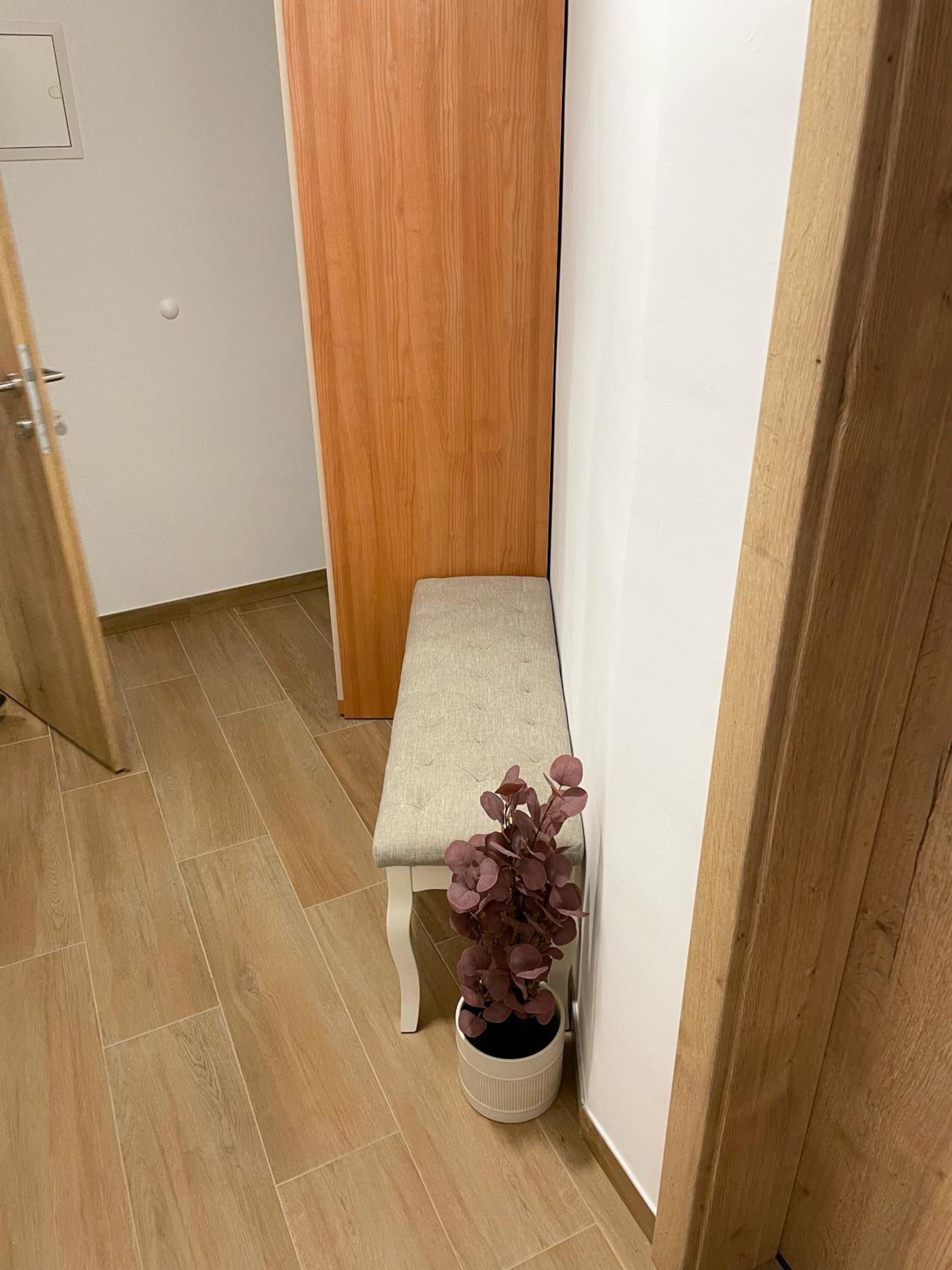 Deluxe Double Room with Balcony - Photo 8