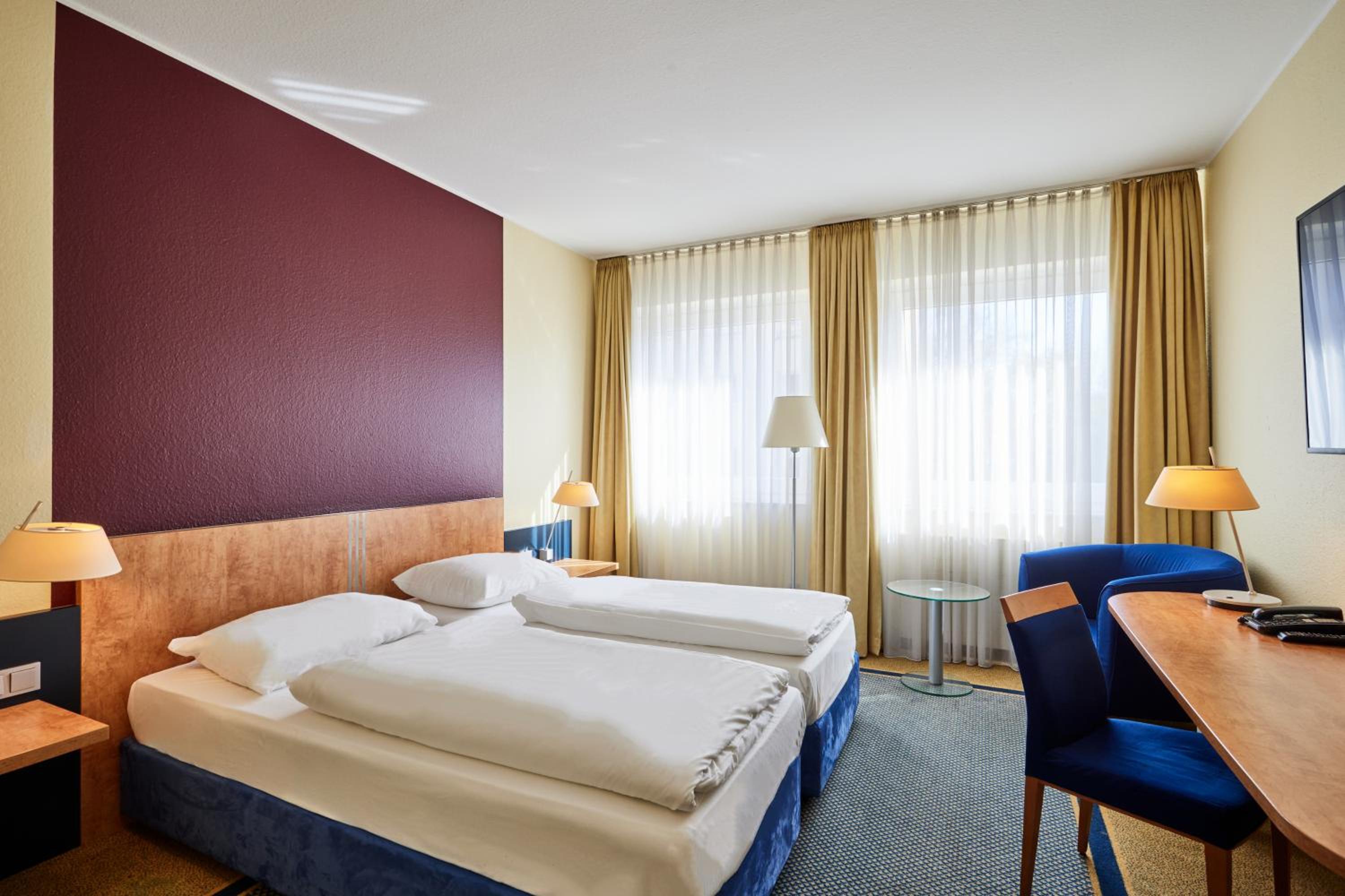 Standard Twin Room - Photo 1