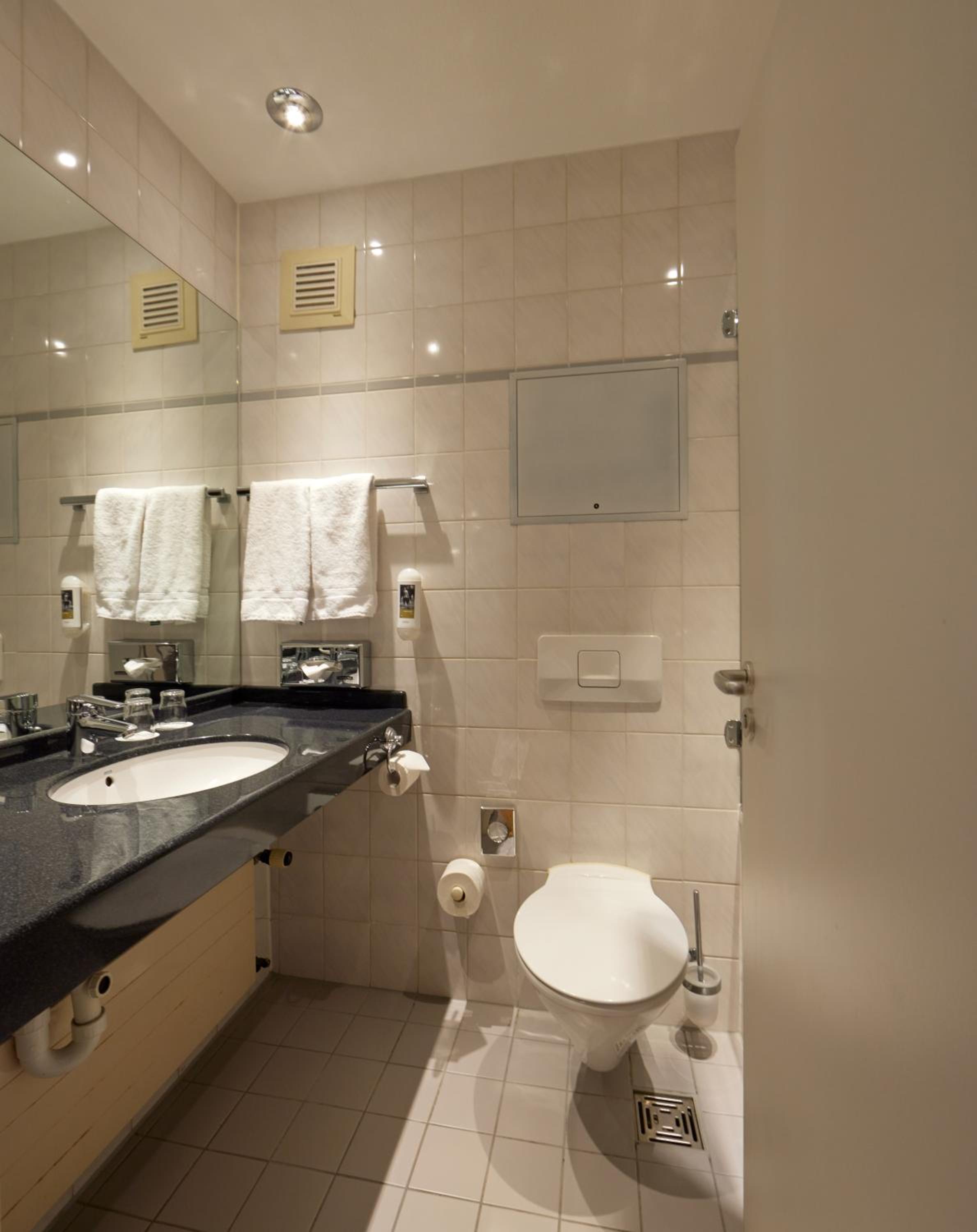 Standard Twin Room - Photo 4