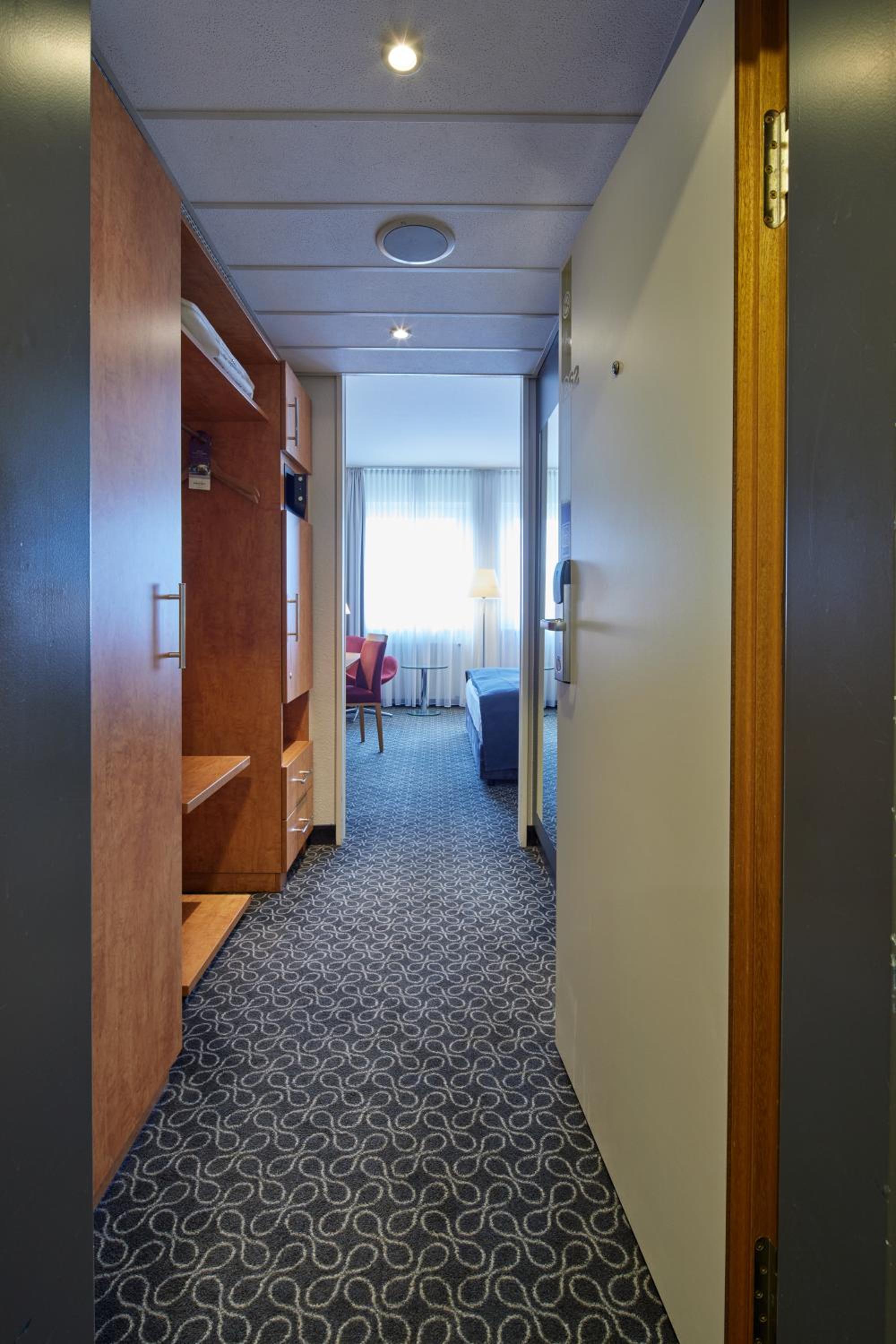Standard King Room - Photo 5