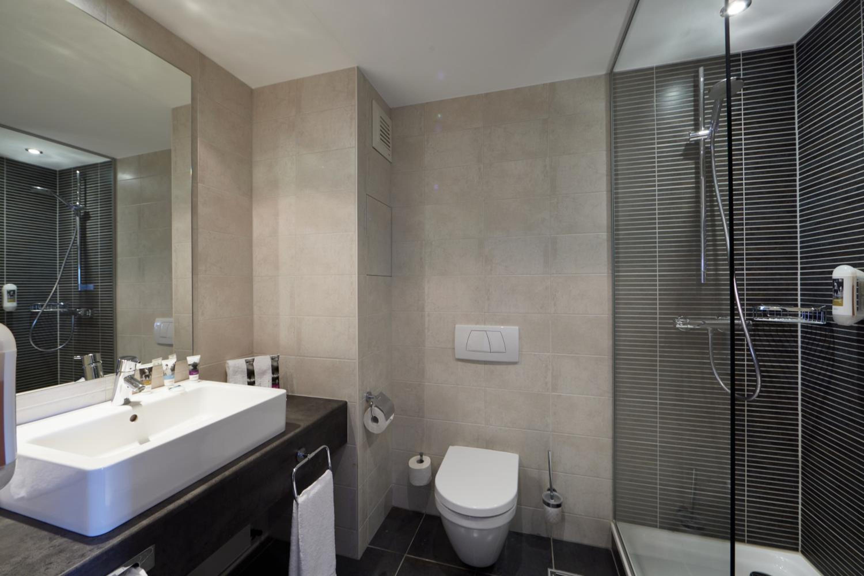 Standard King Room - Photo 3