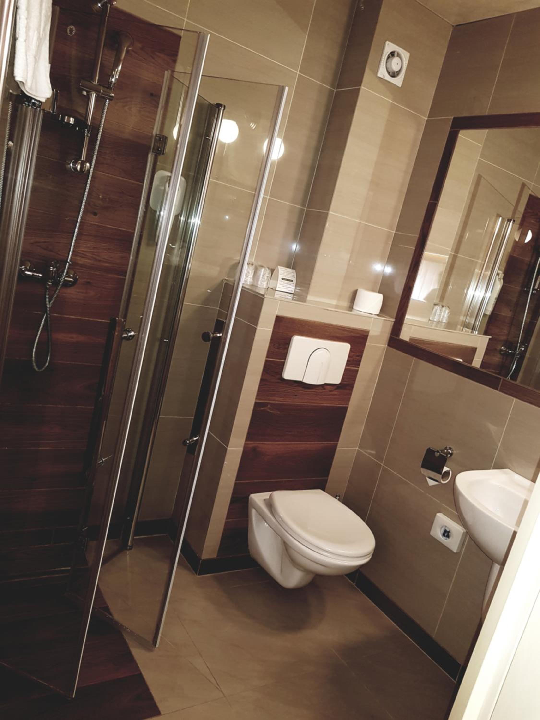 Double or Twin Room - Photo 9