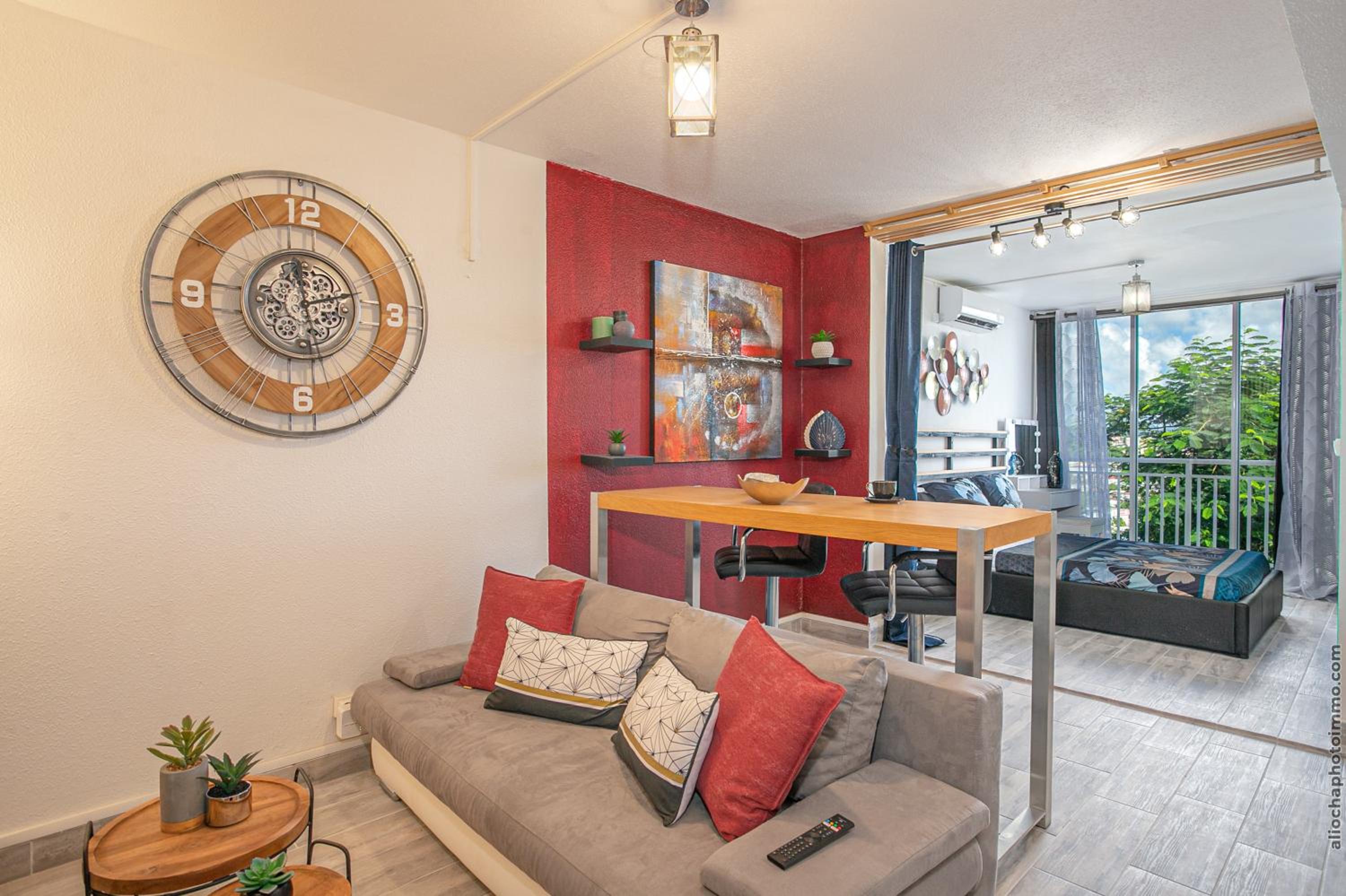 One-Bedroom Apartment - Photo 1
