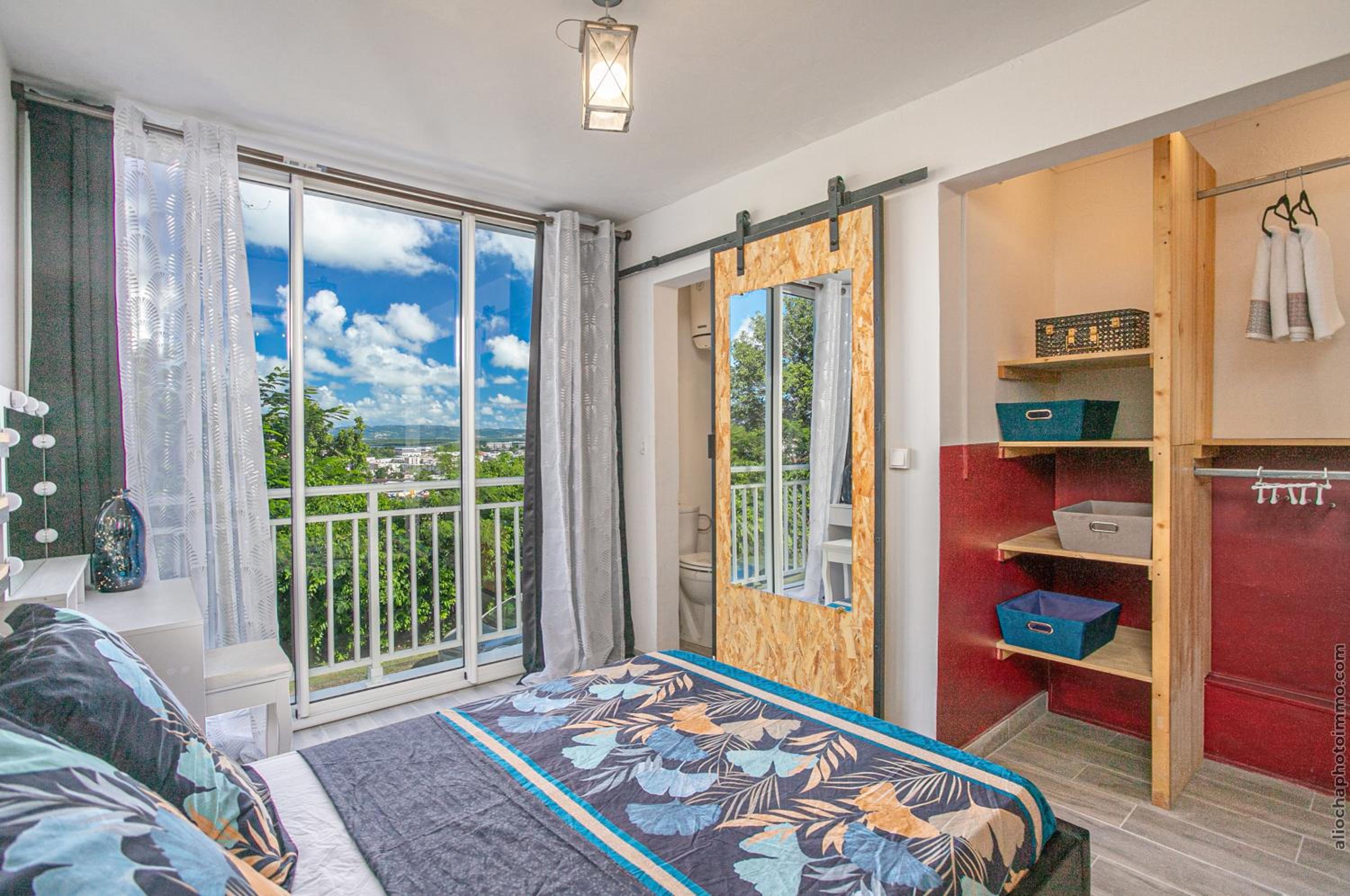 One-Bedroom Apartment - Photo 12