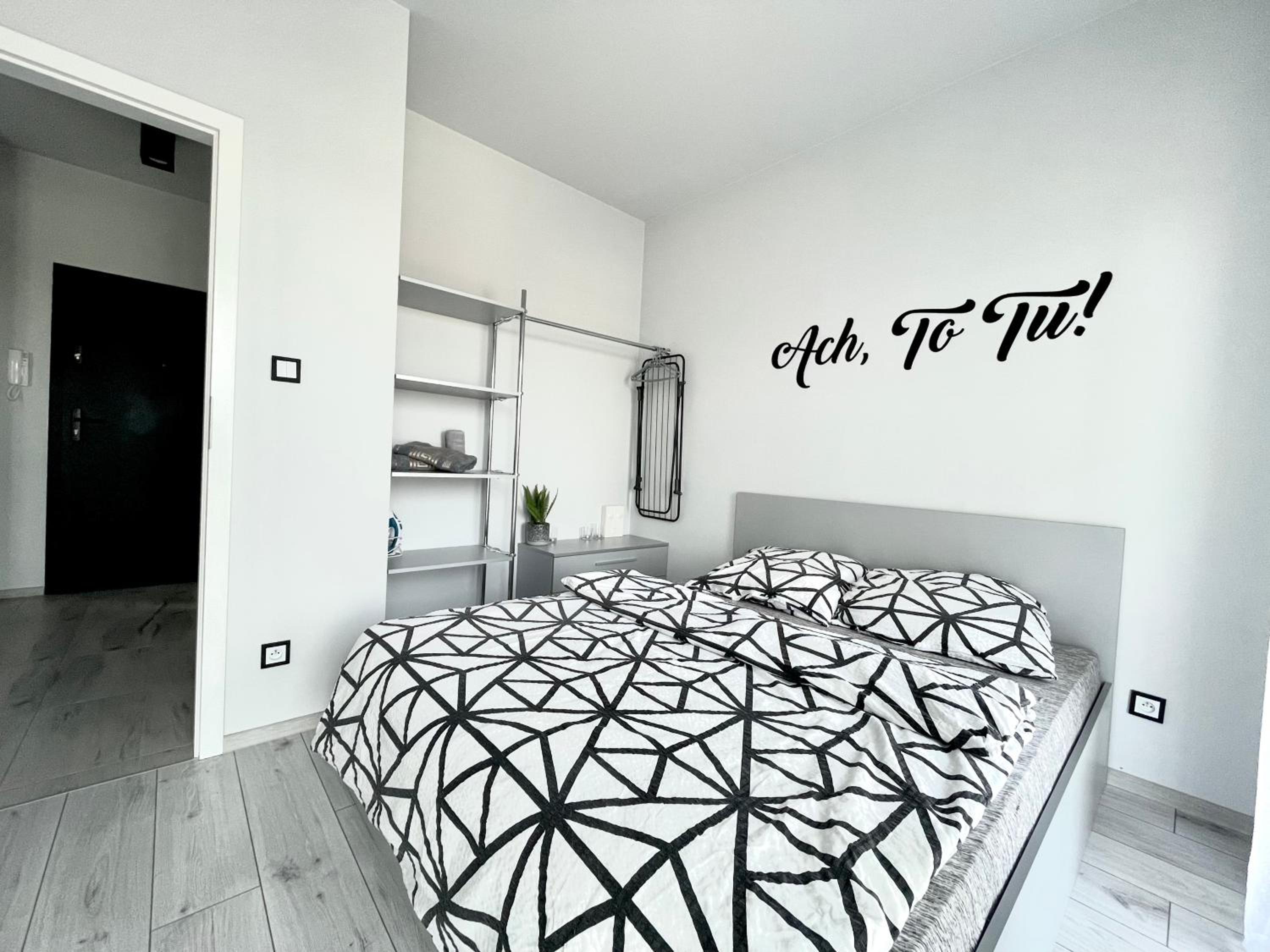 One-Bedroom Apartment - Photo 6