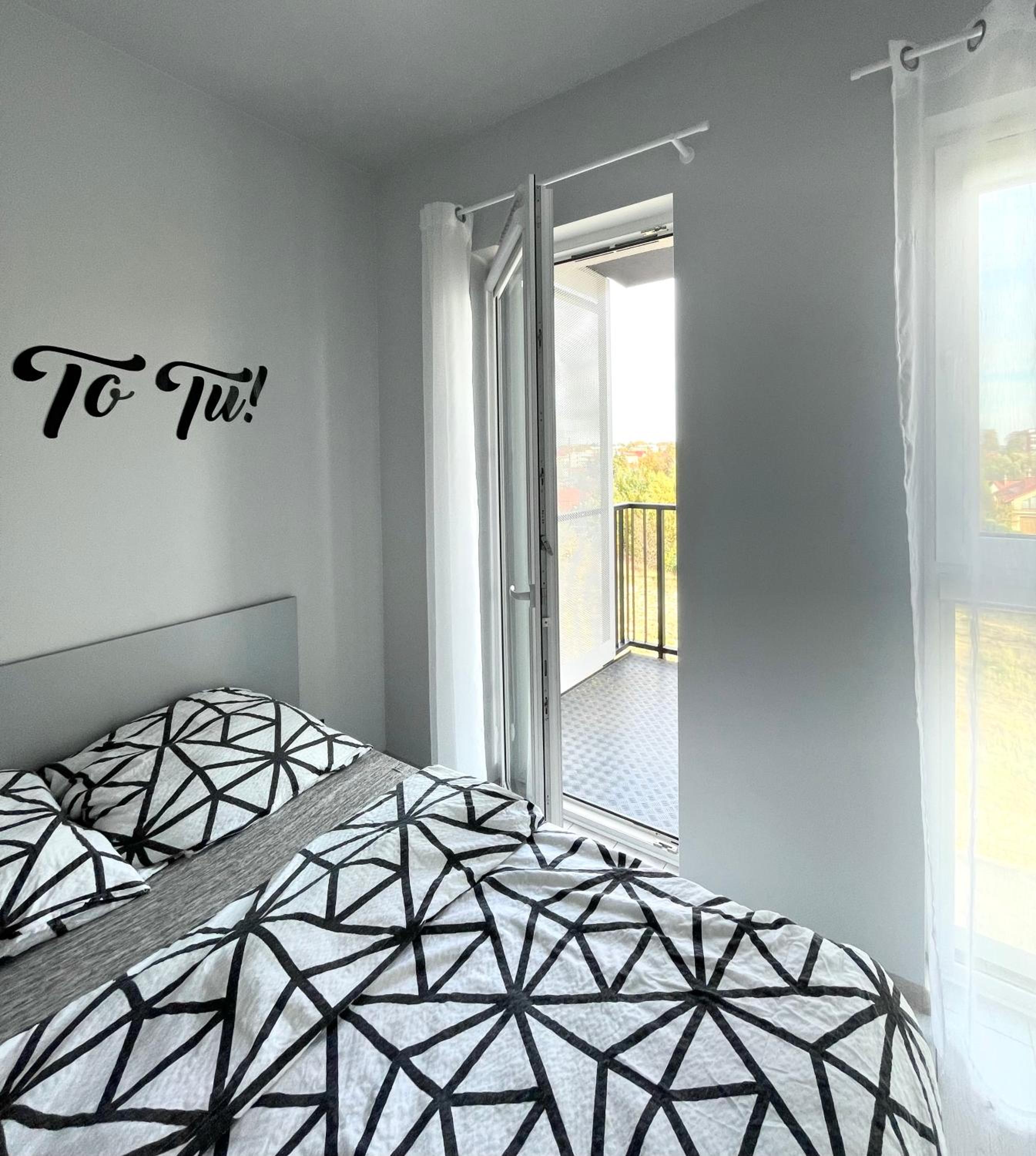 One-Bedroom Apartment - Photo 8