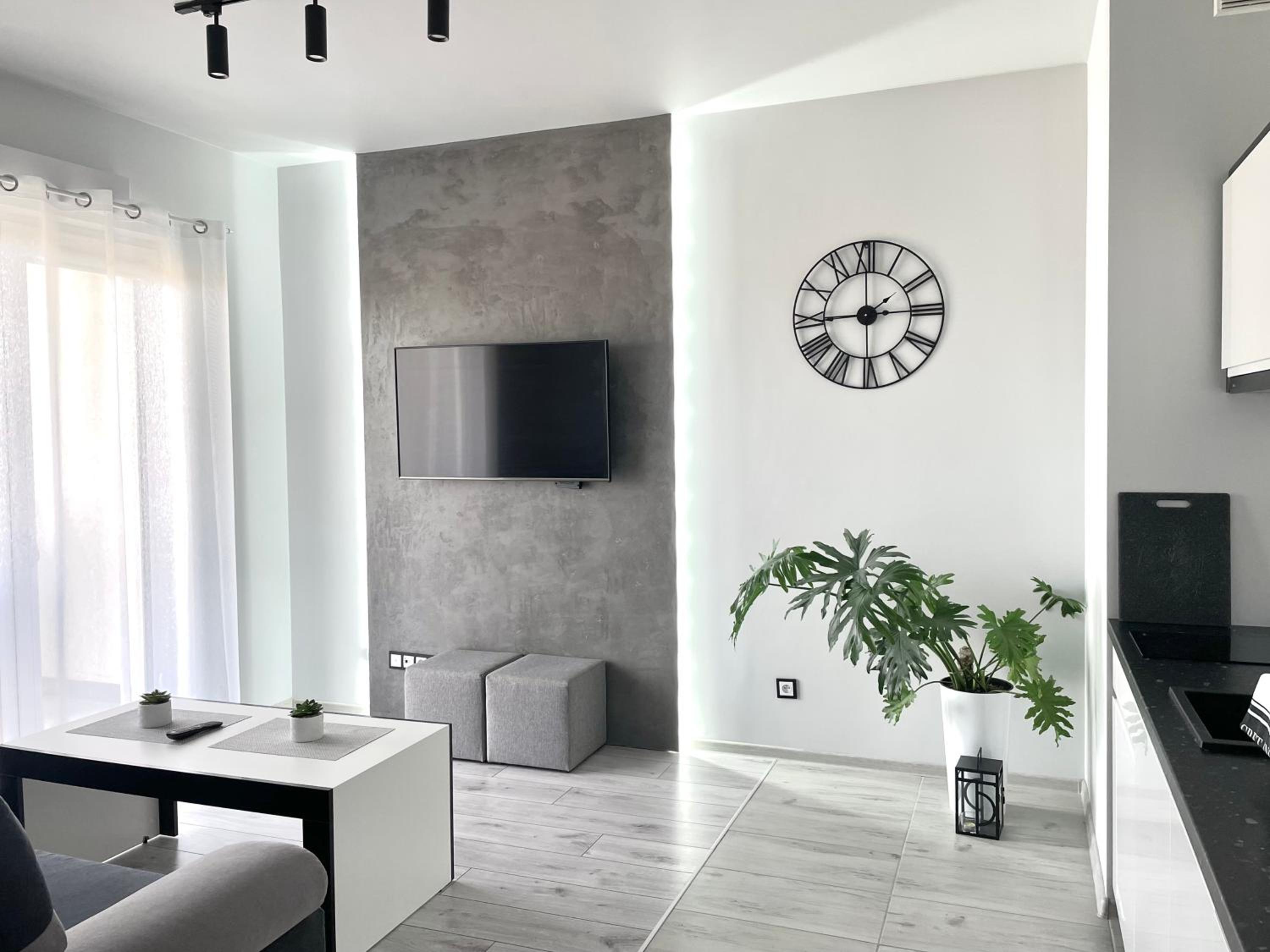 One-Bedroom Apartment - Photo 14