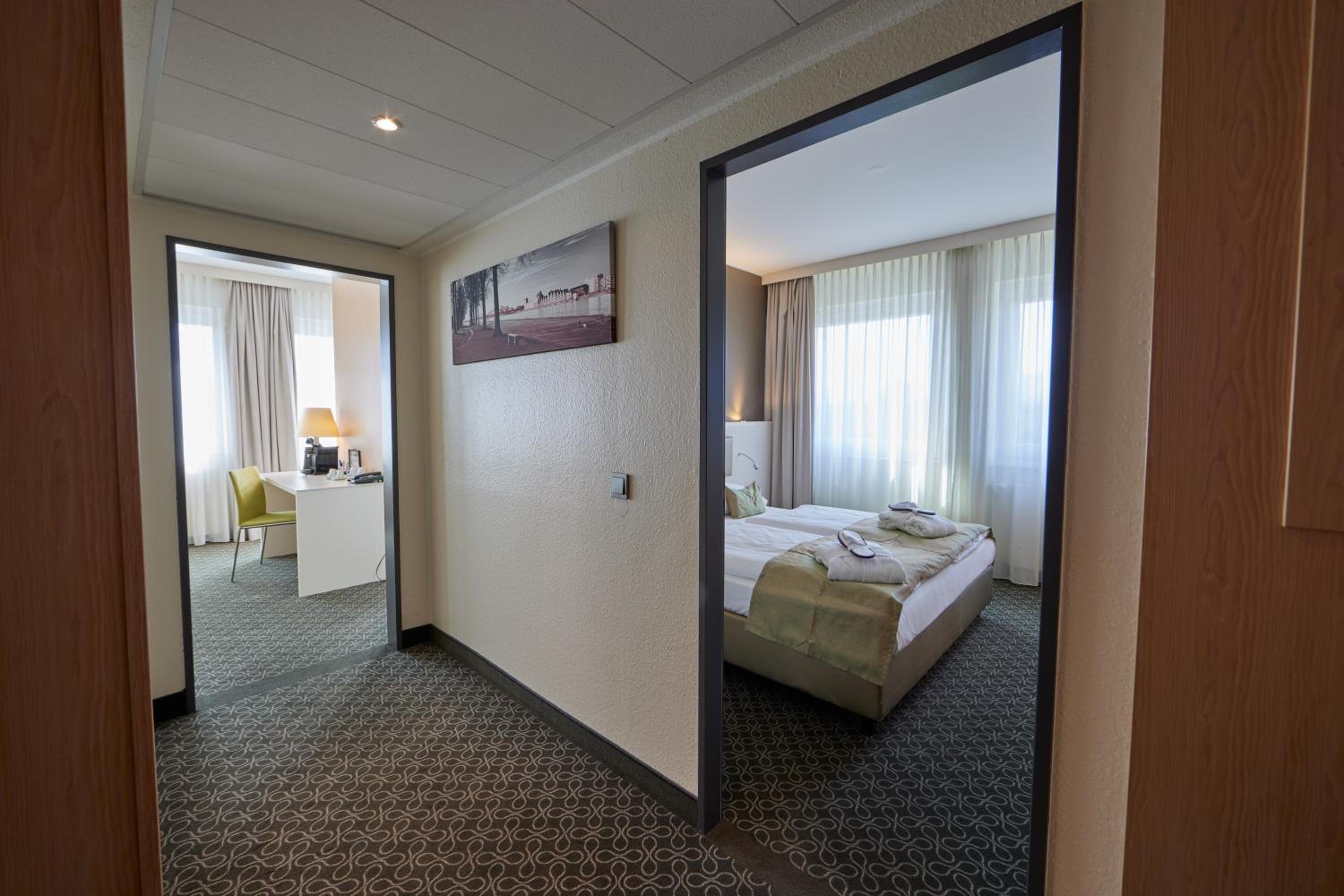 Superior Suite - Photo 6