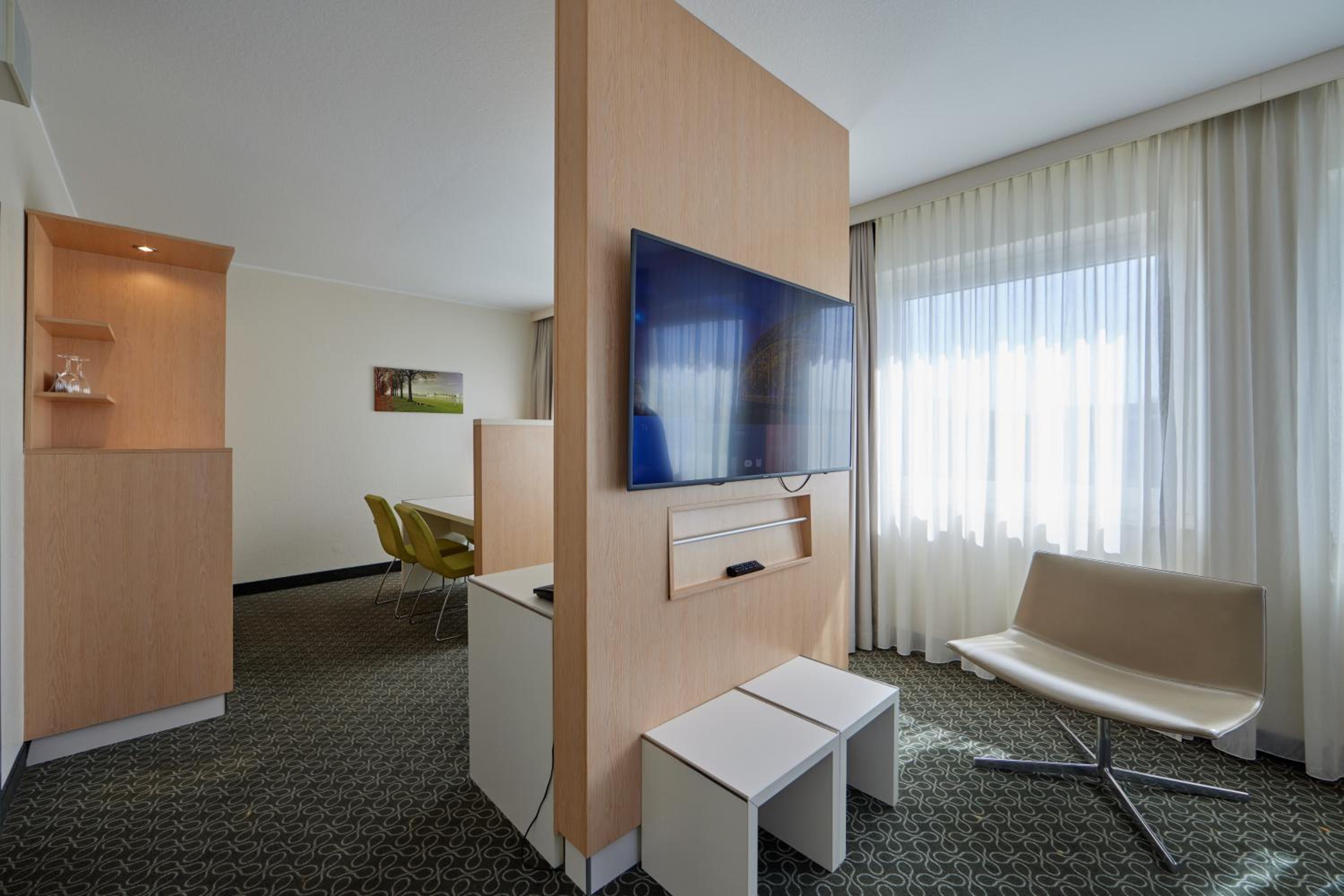 Superior Suite - Photo 7