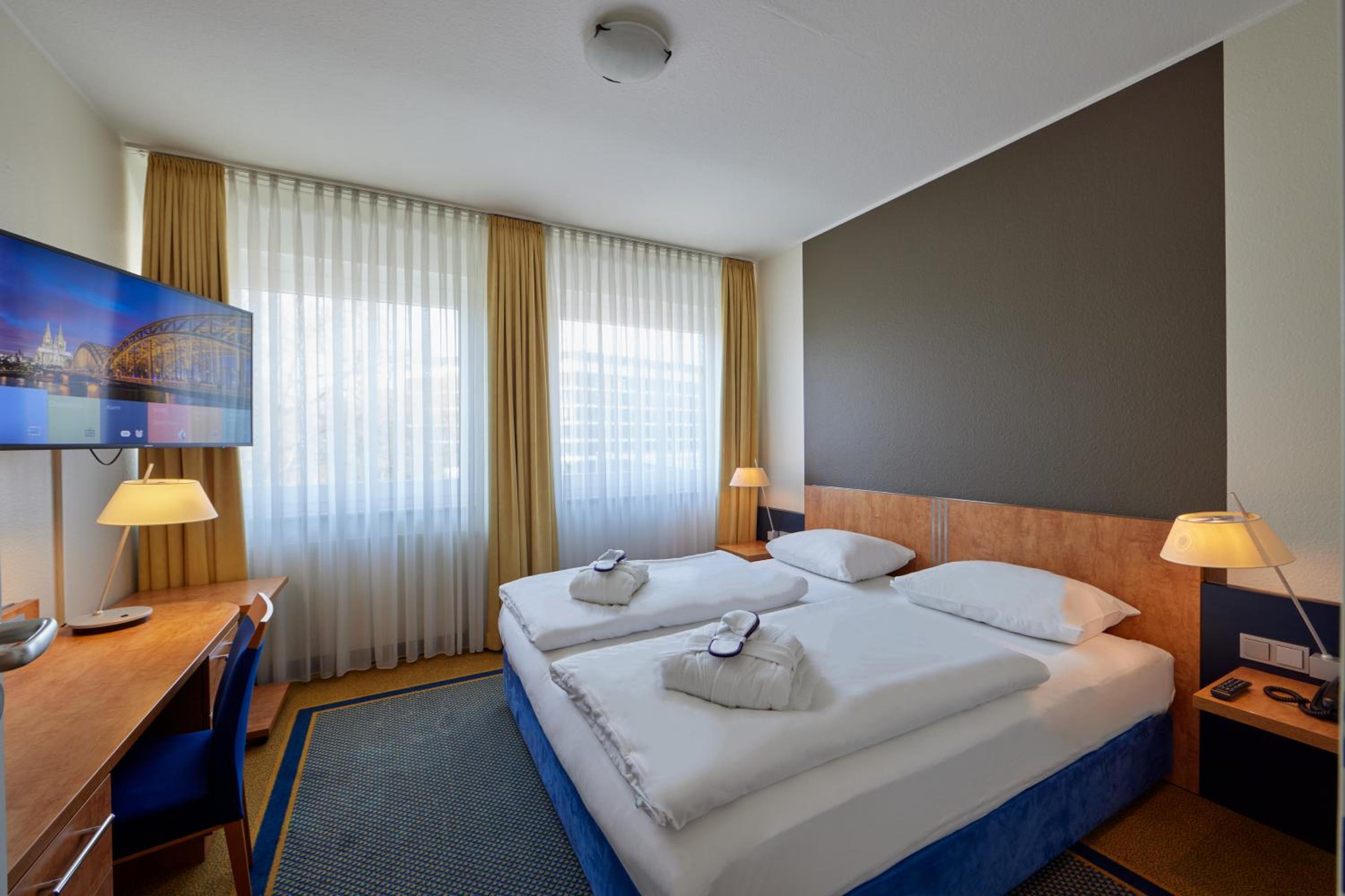 Junior Suite with King Bed photo 1