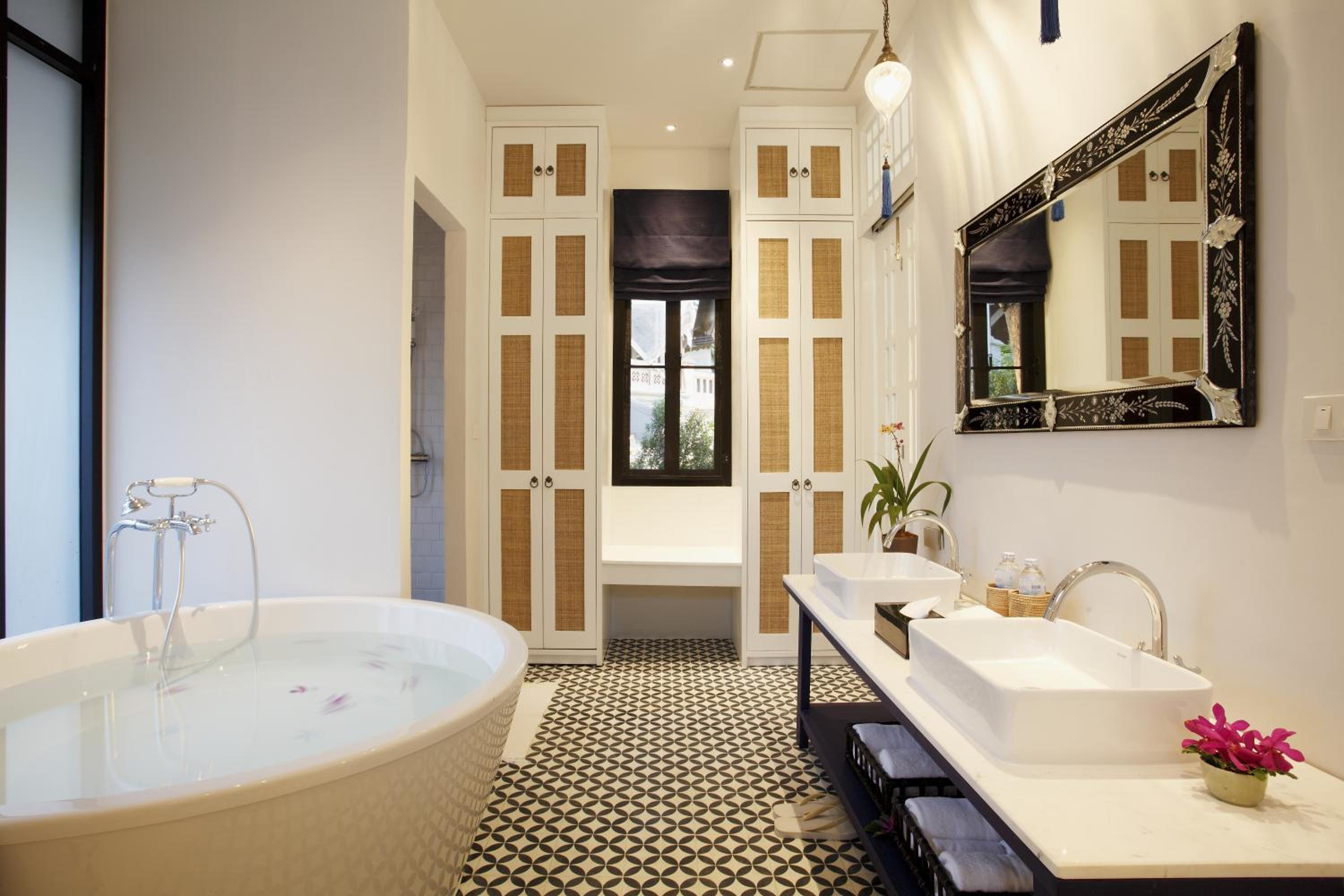 Villa with Private Pool - Photo 6