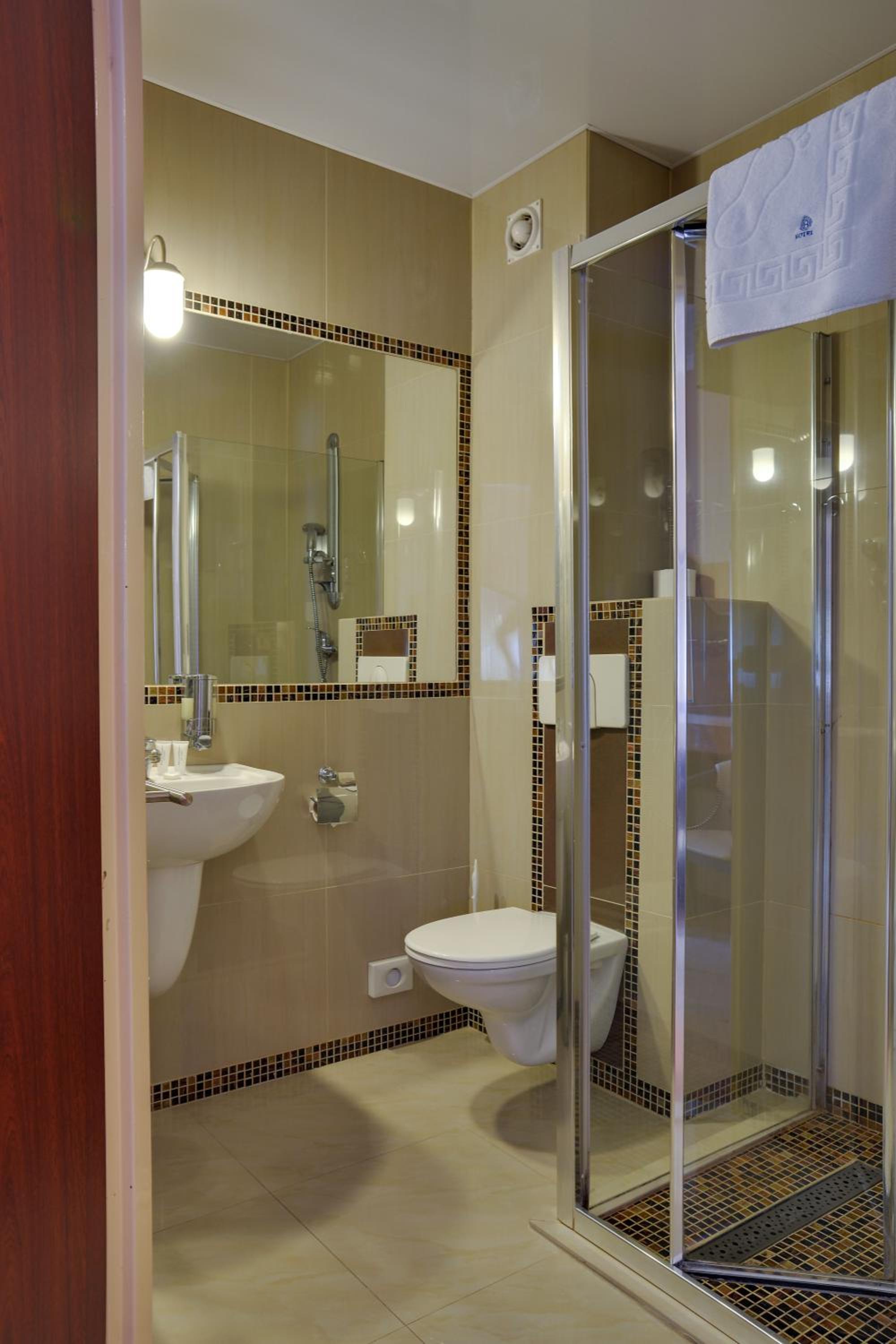 One-Bedroom Apartment - Photo 4