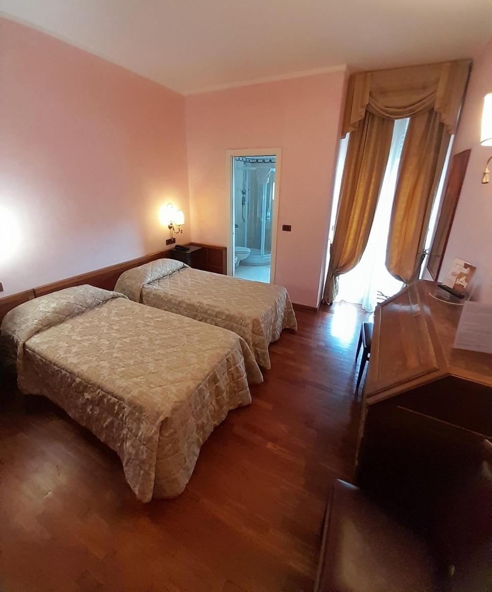 Double or Twin Room - Photo 9