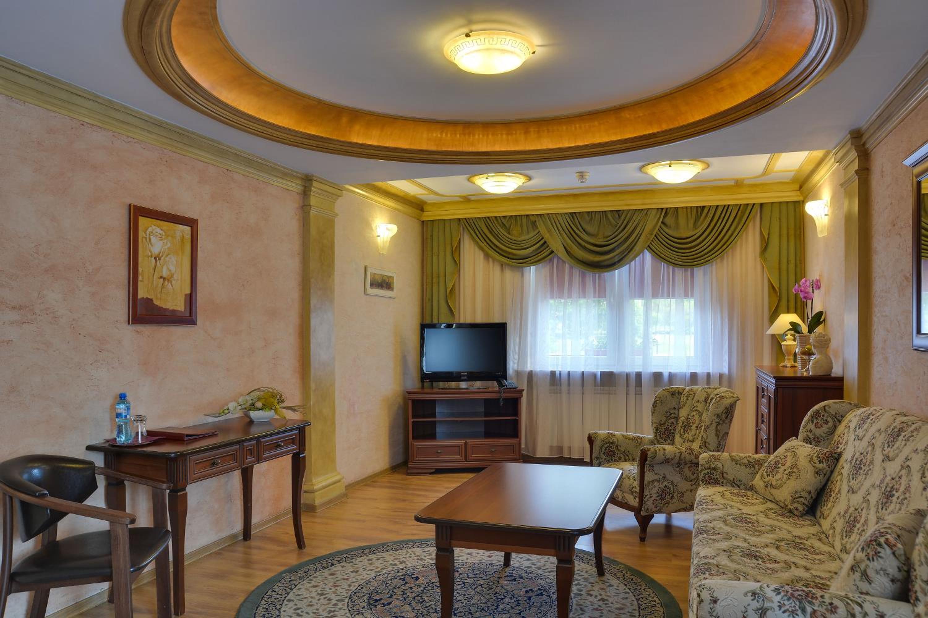 One-Bedroom Apartment - Photo 3