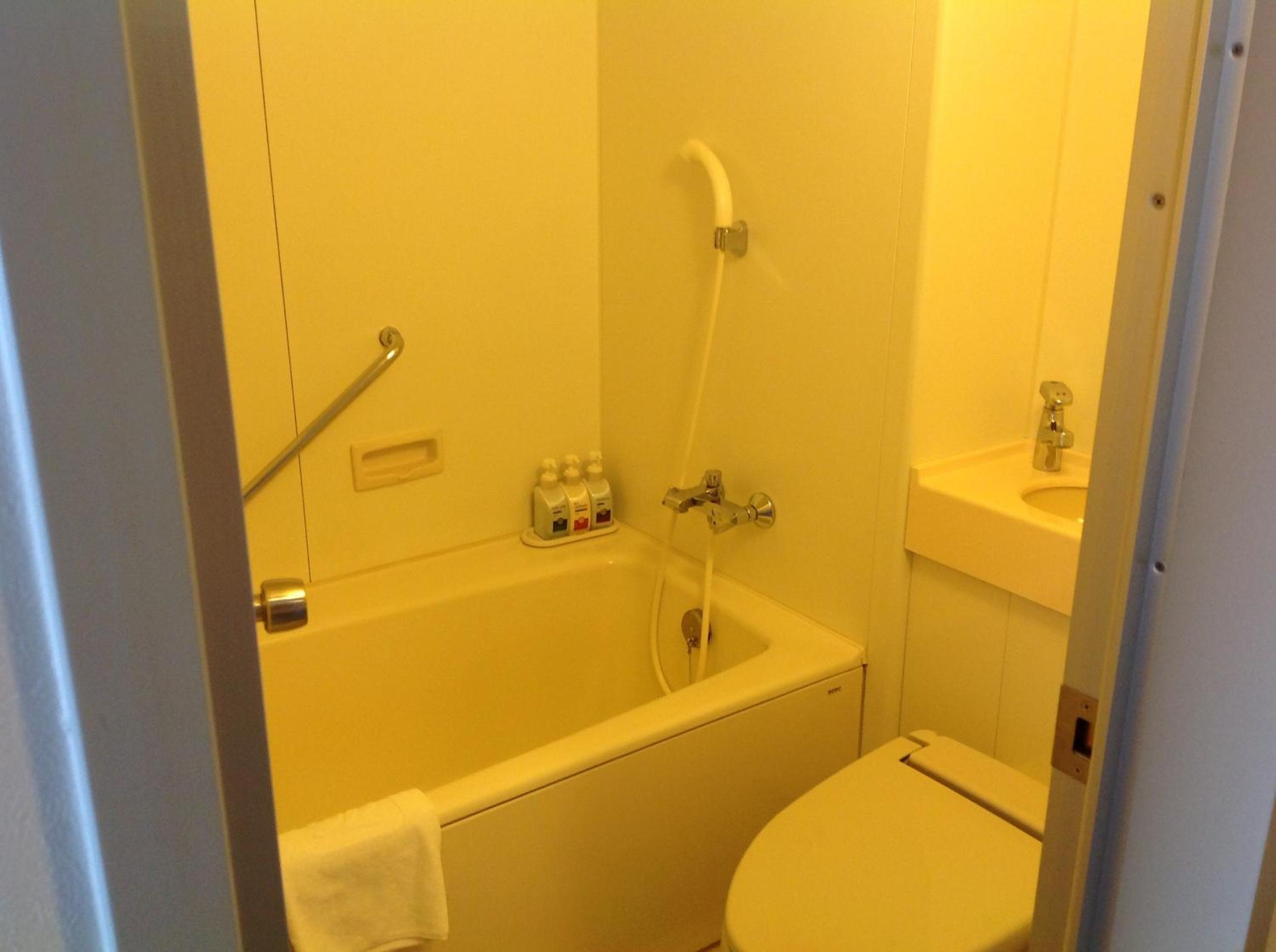 Twin Room - Smoking - Photo 9