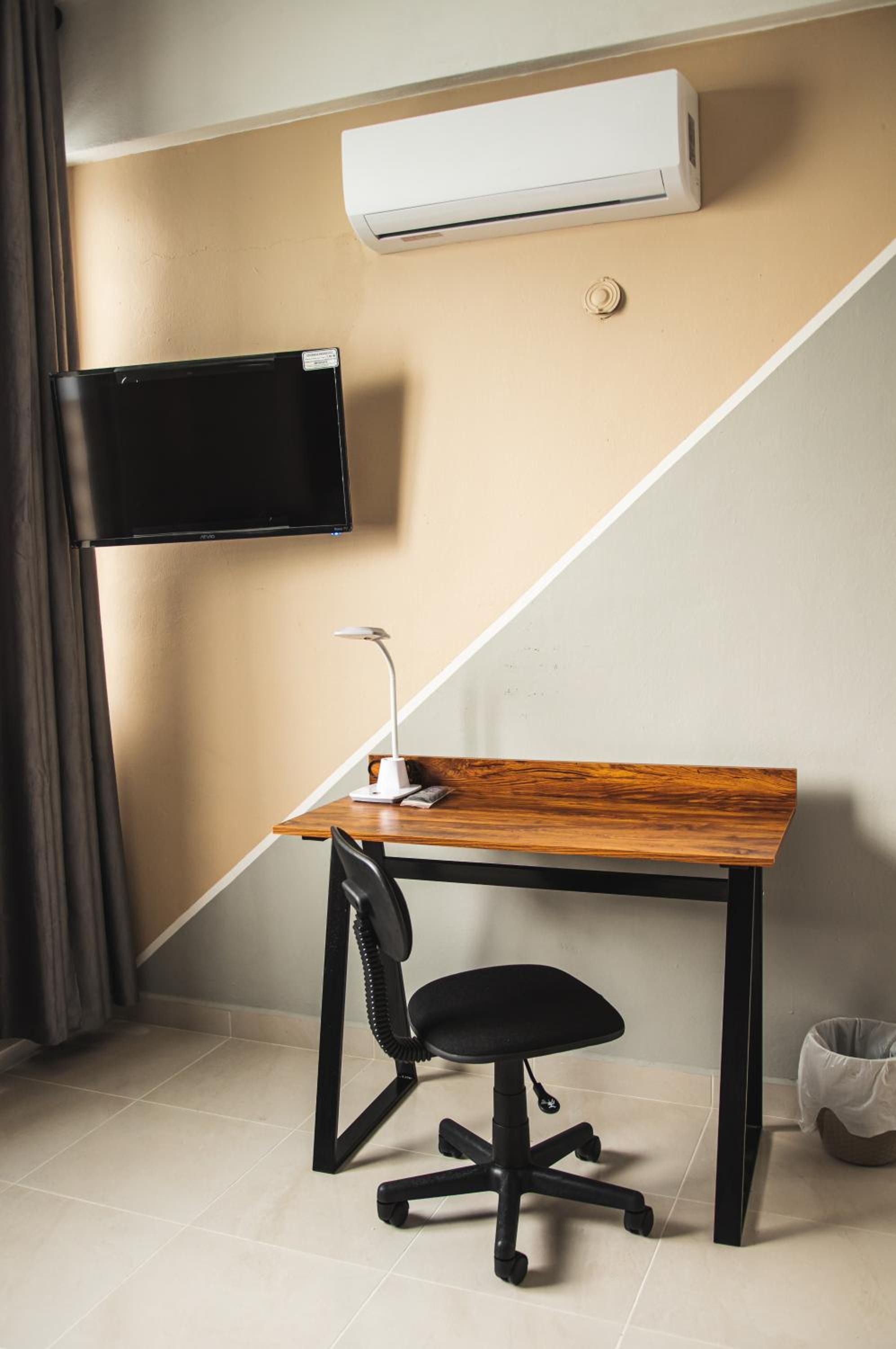 One-Bedroom Apartment - Photo 25