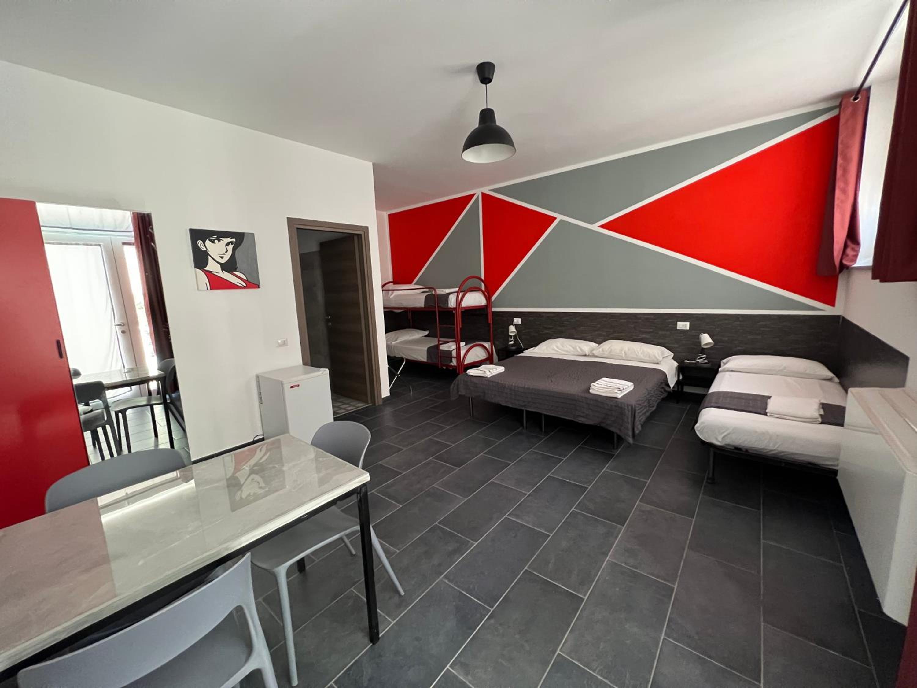 Family Room with Private Bathroom photo 3