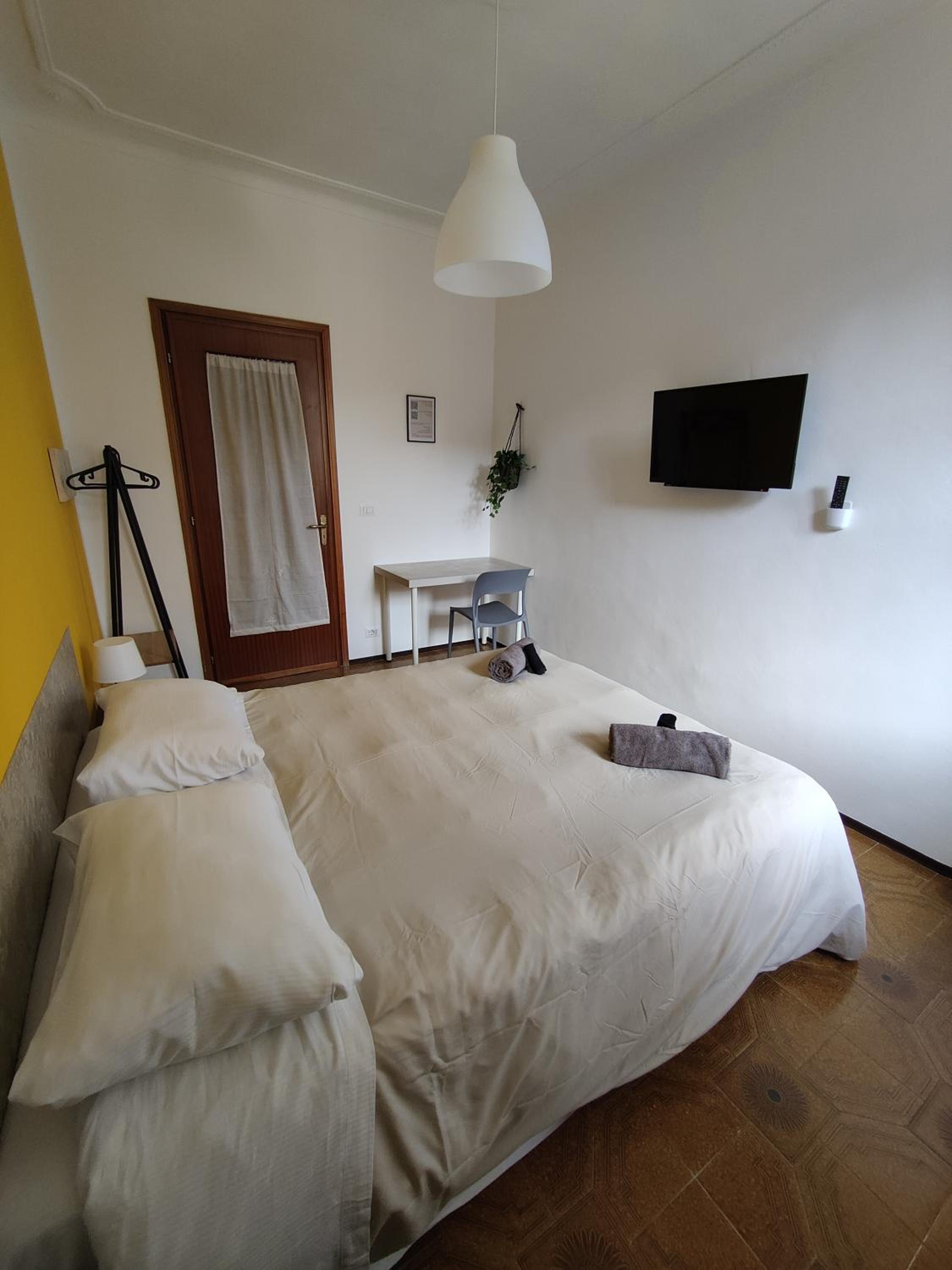 Double Room with Shared Bathroom photo 3