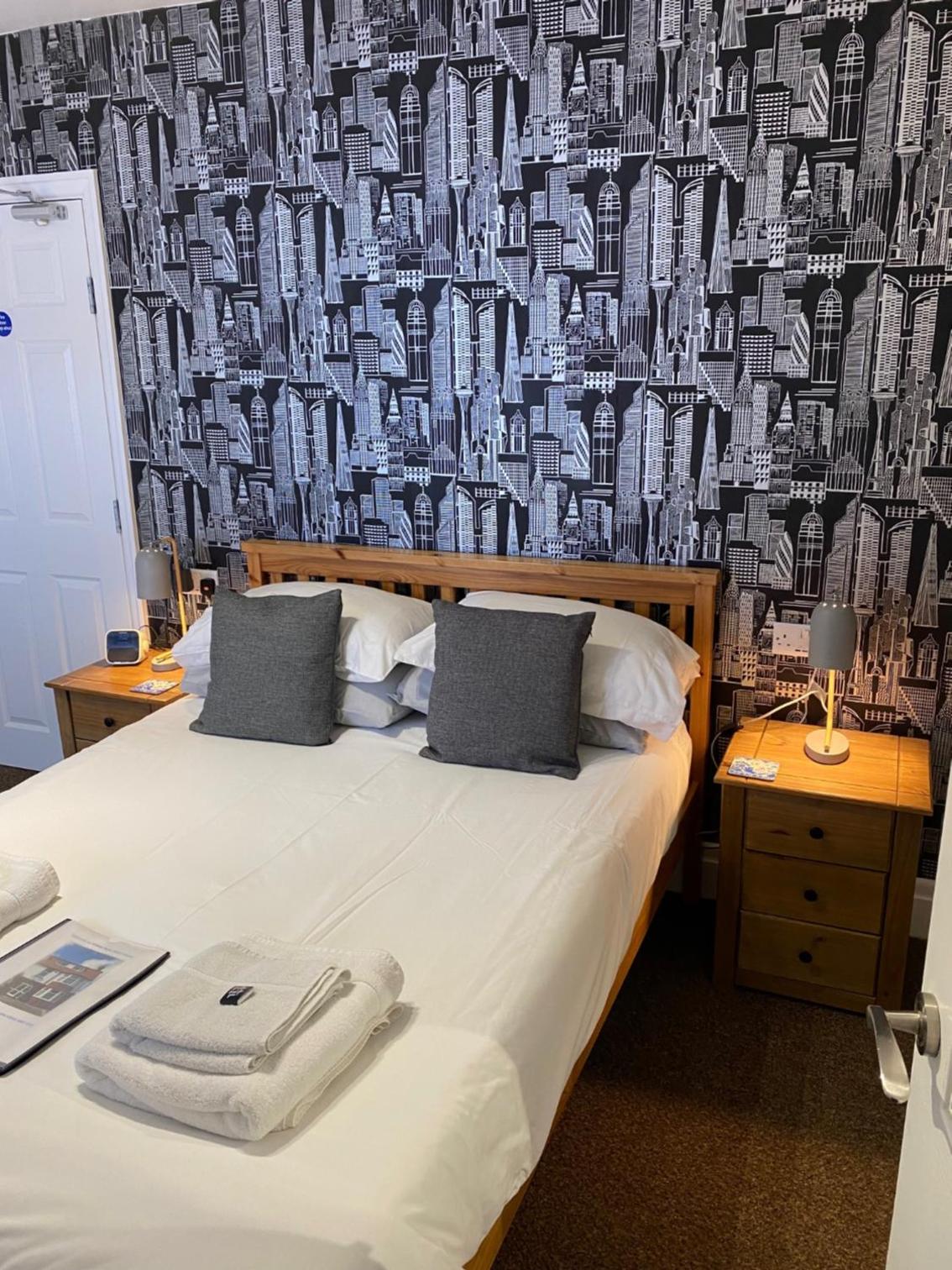 Large Double Room photo 1