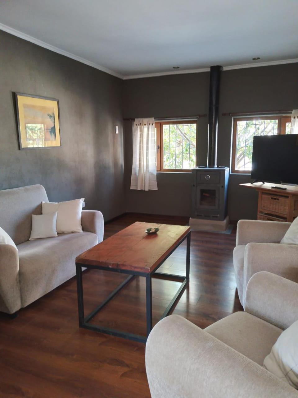 One-Bedroom House photo 1