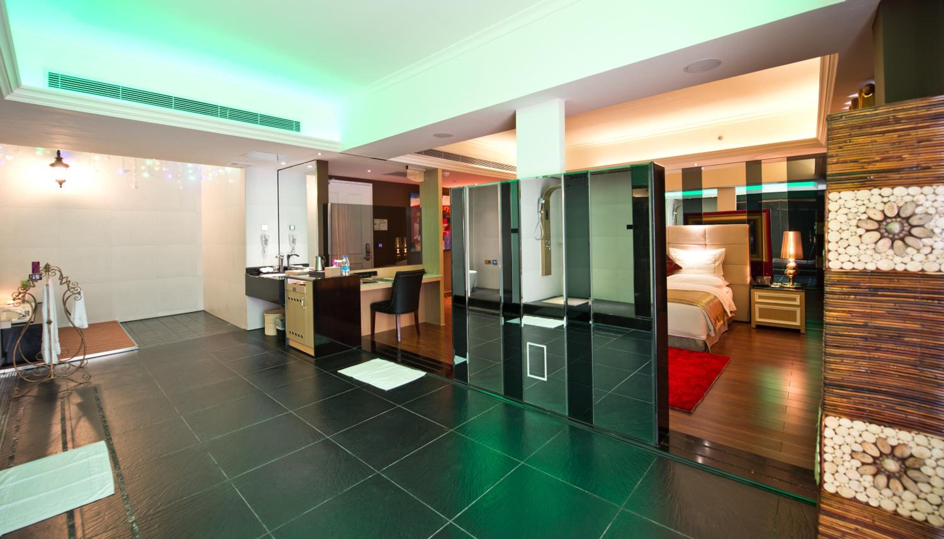 King Suite B photo 2