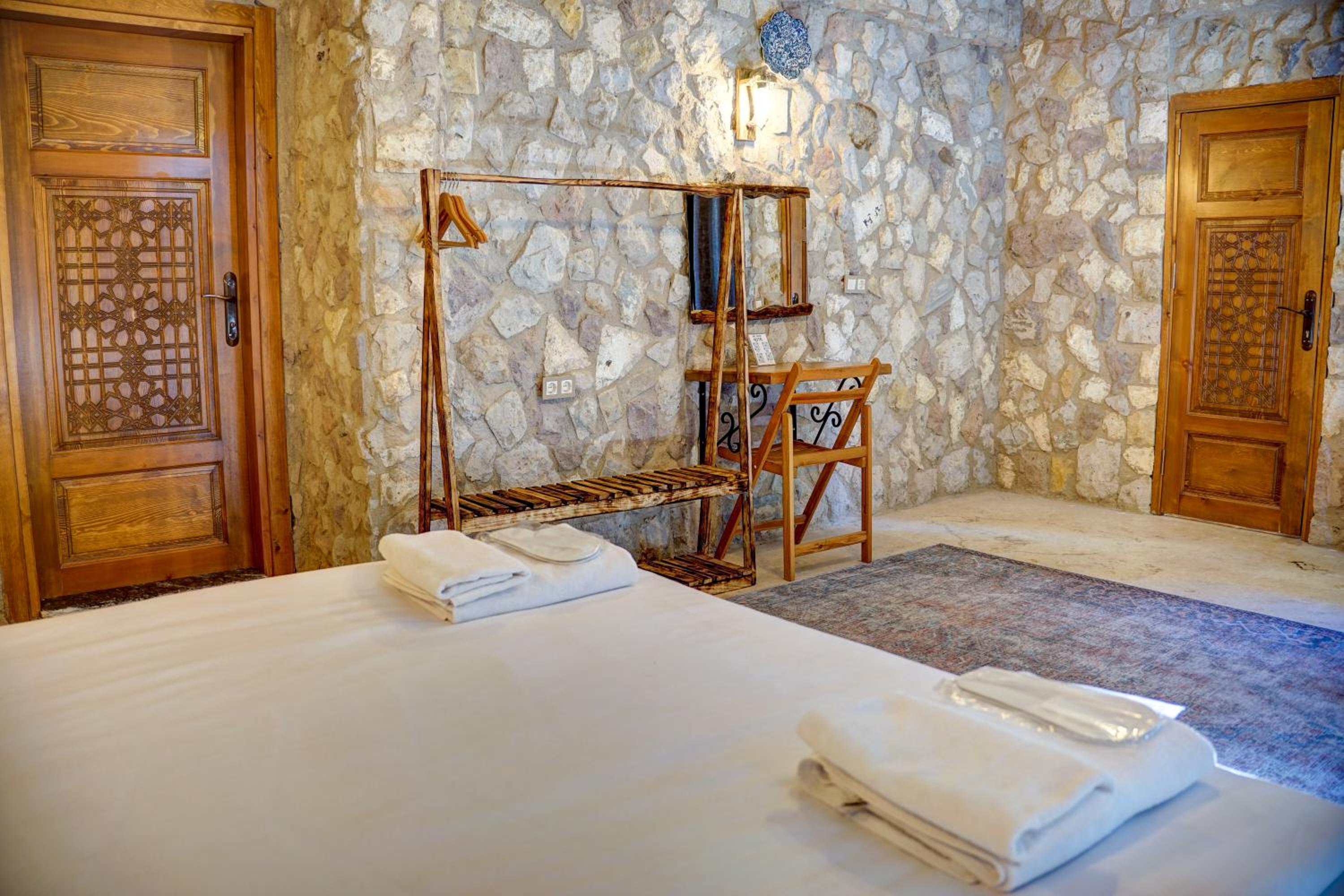 Basic Triple Room - Photo 1