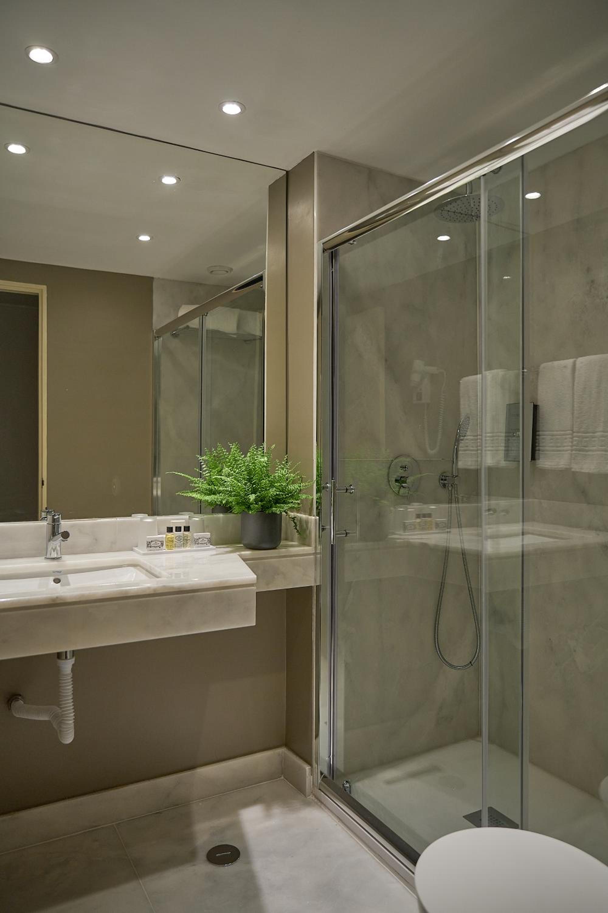 Superior Double or Twin Room - Photo 3
