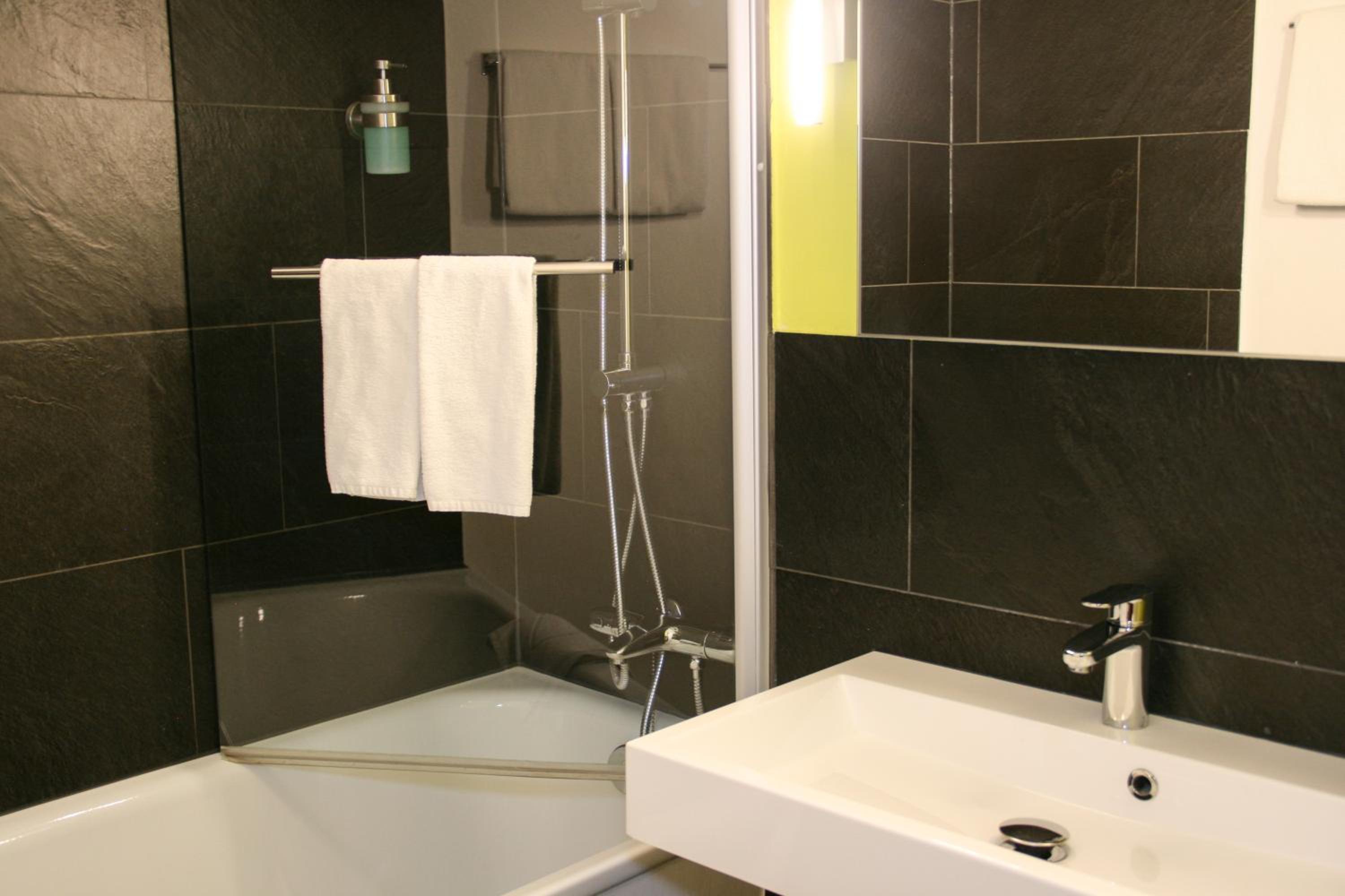 Standard Double Room - Photo 7