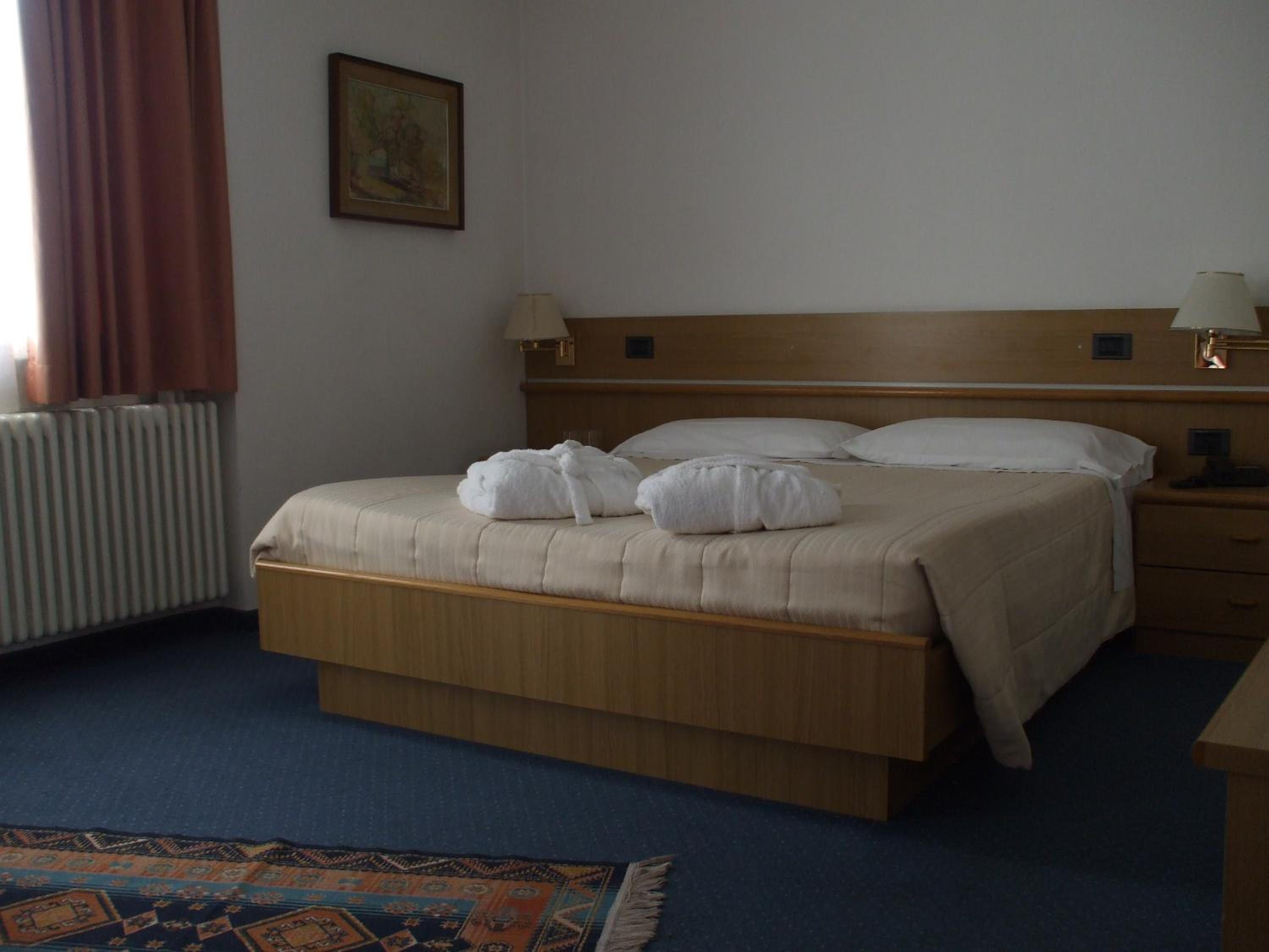 Economy Triple Room photo 1