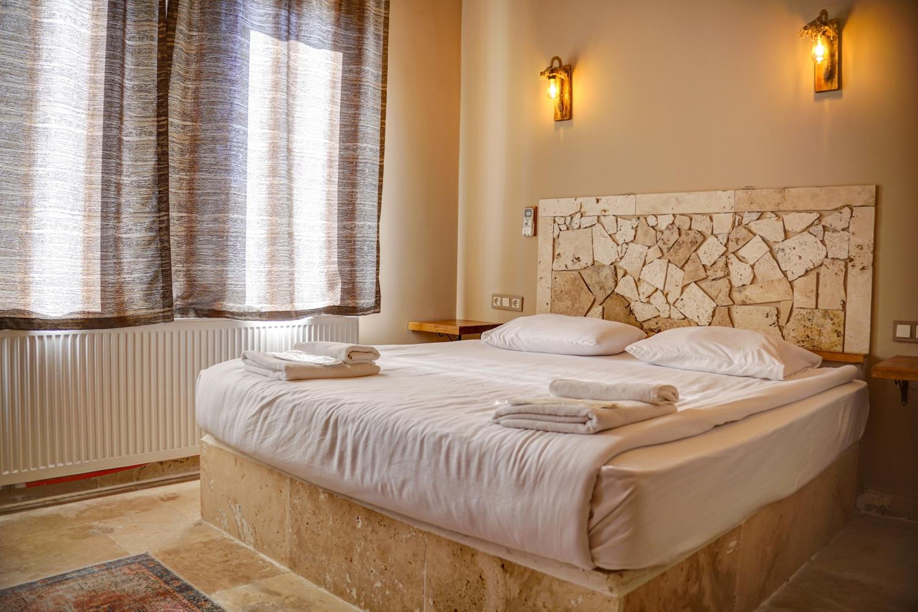 Deluxe Family Suite - Photo 5
