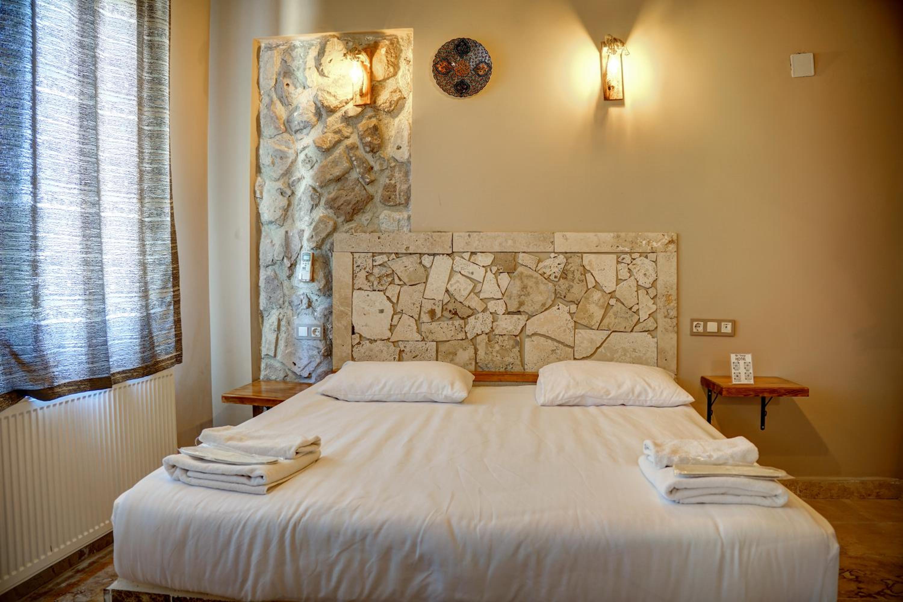 Deluxe Family Suite - Photo 6