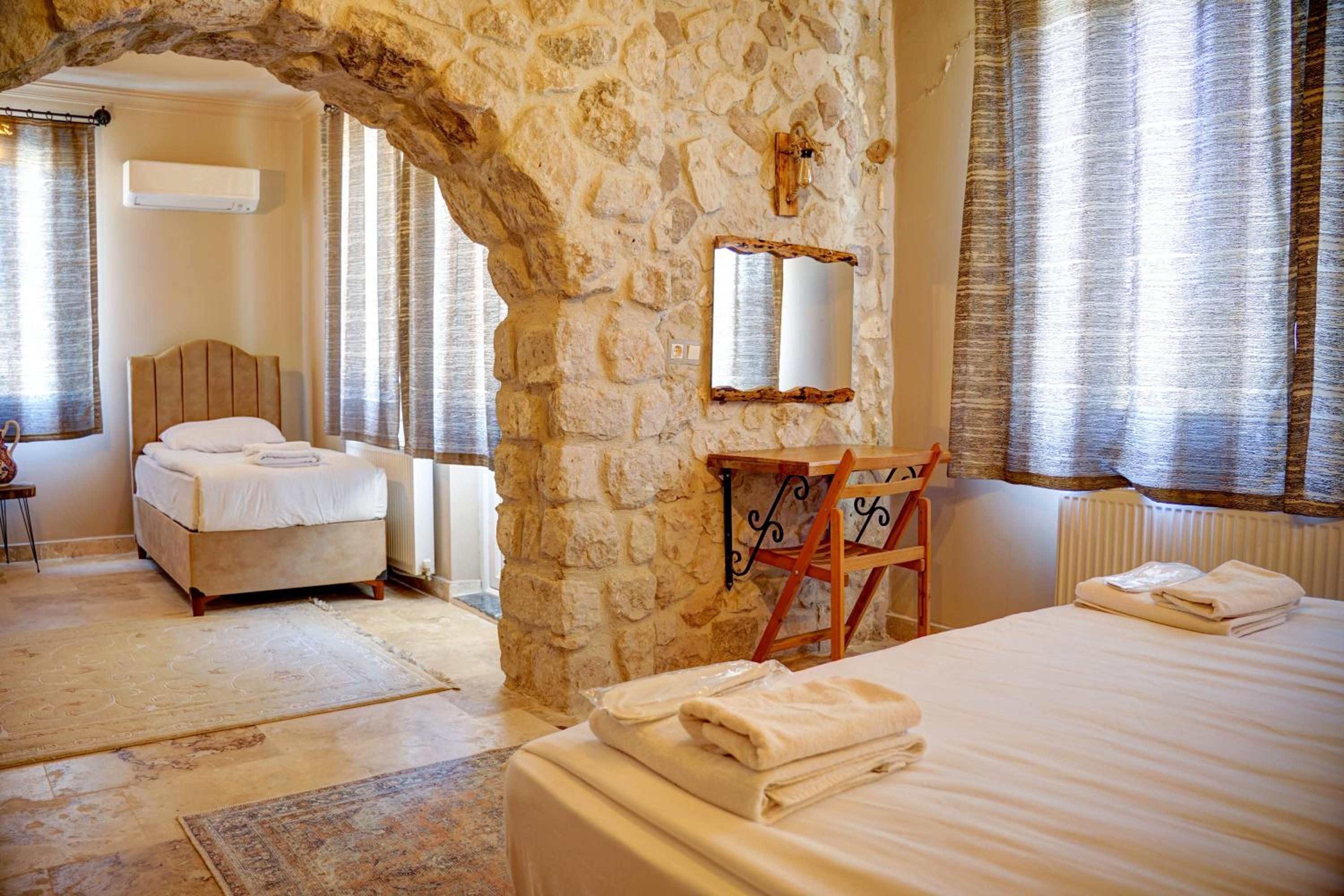 Deluxe Family Suite - Photo 1