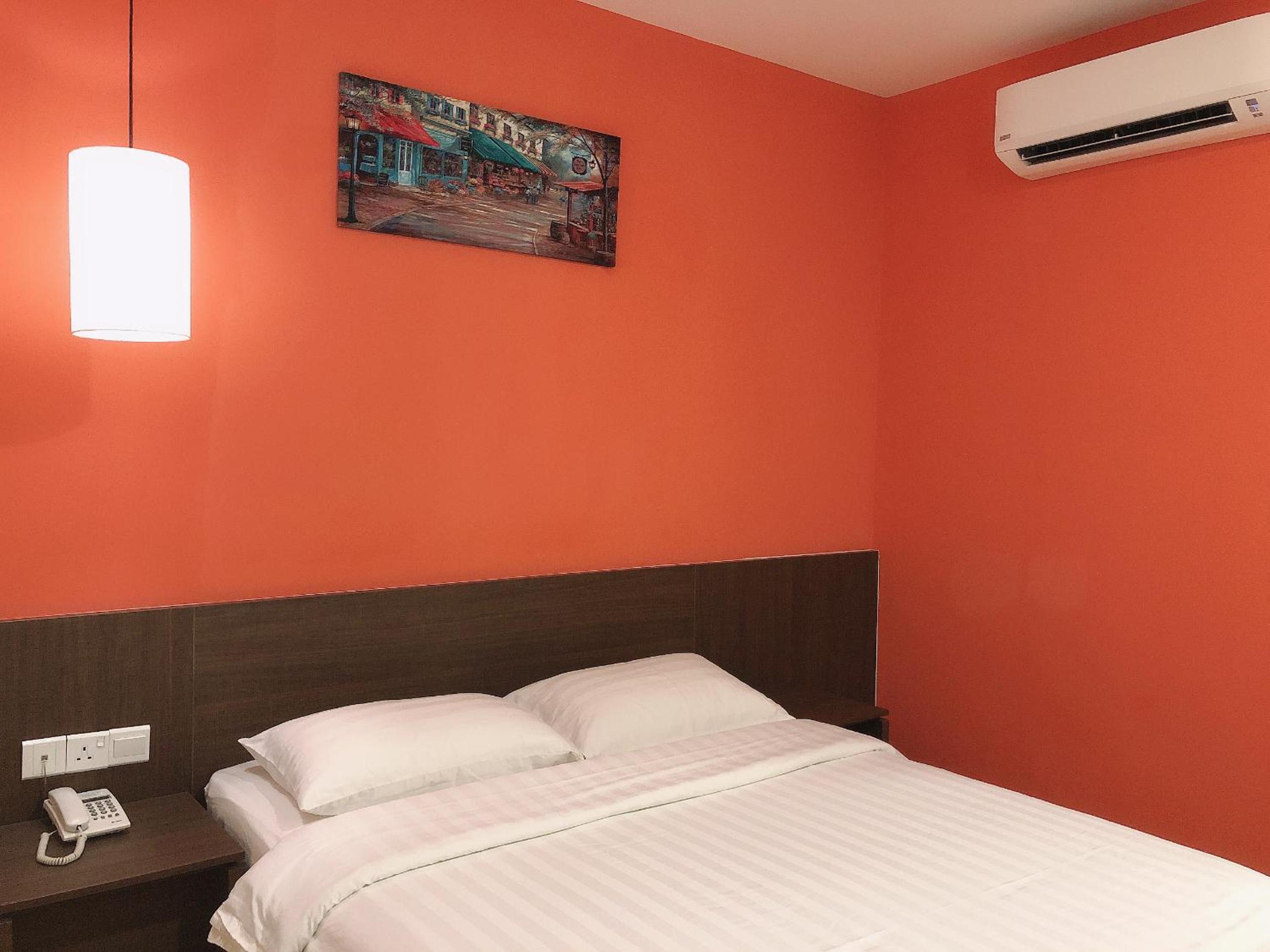 Business Queen Room