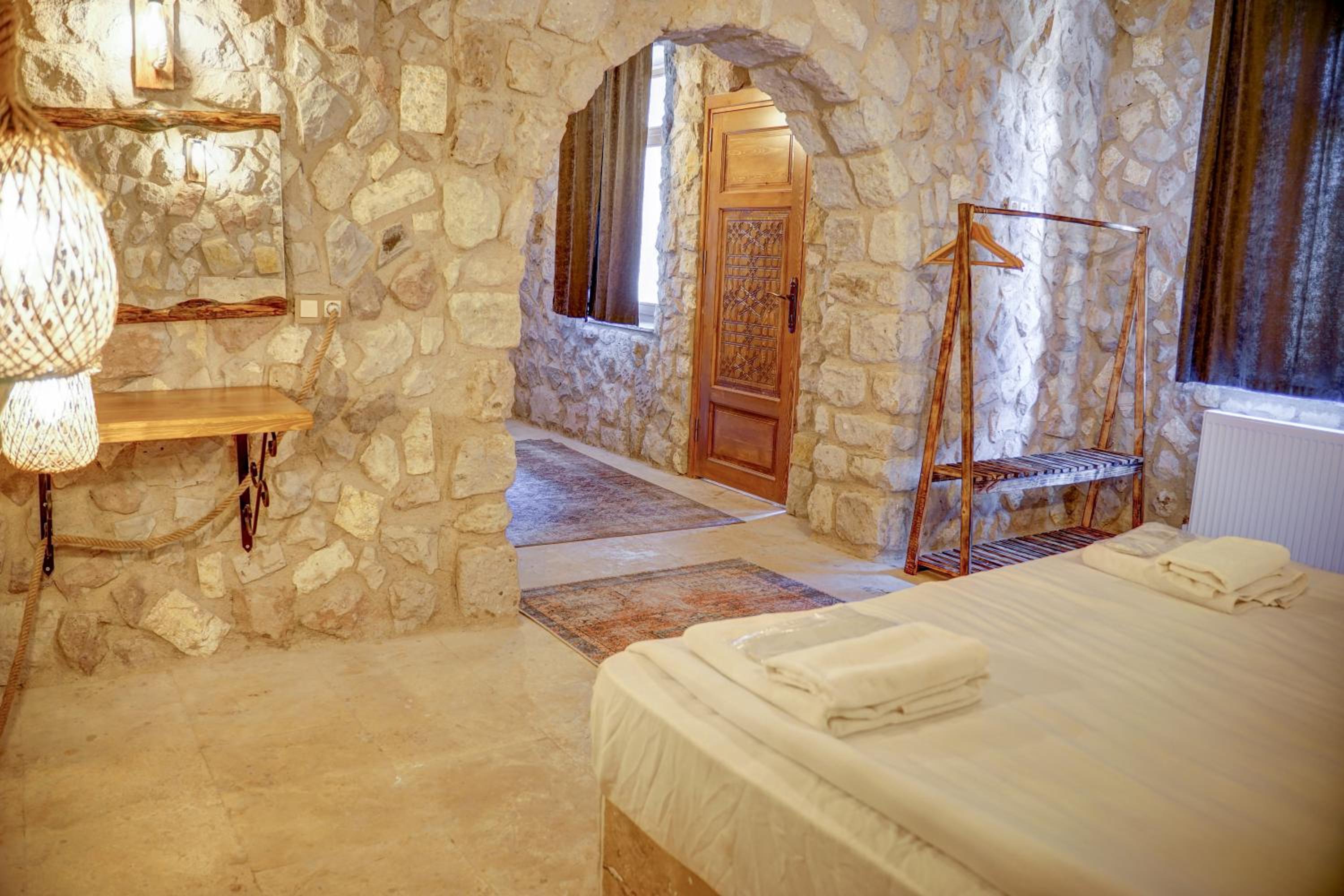 Queen Room with Garden View - Photo 1