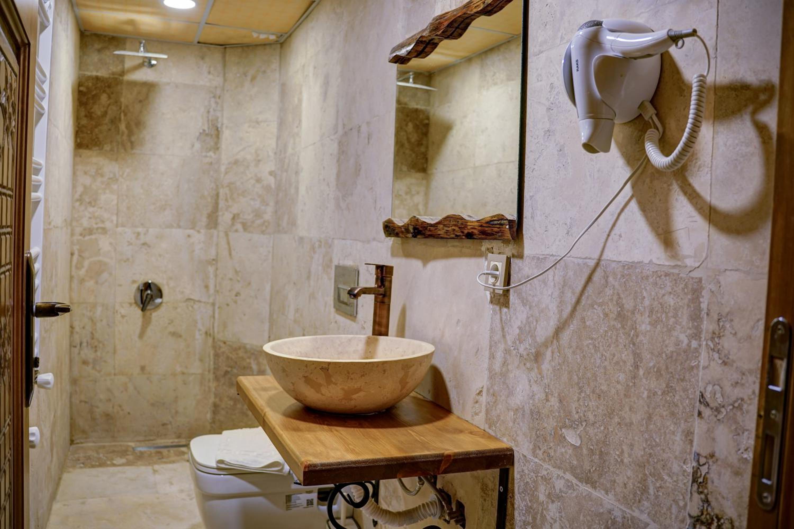 Deluxe Double Room with Balcony - Photo 2