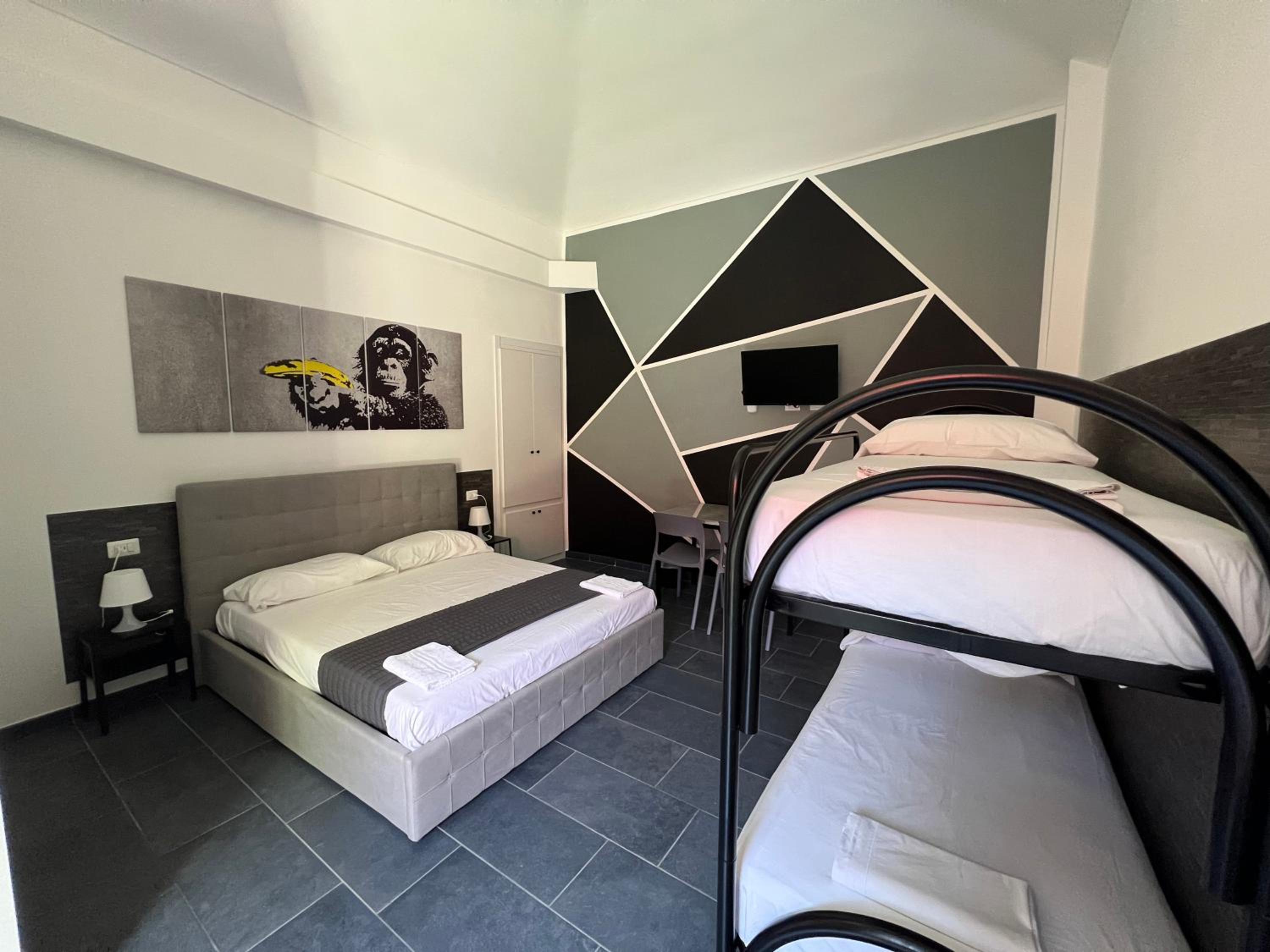 Quadruple Room with Private Bathroom photo 1