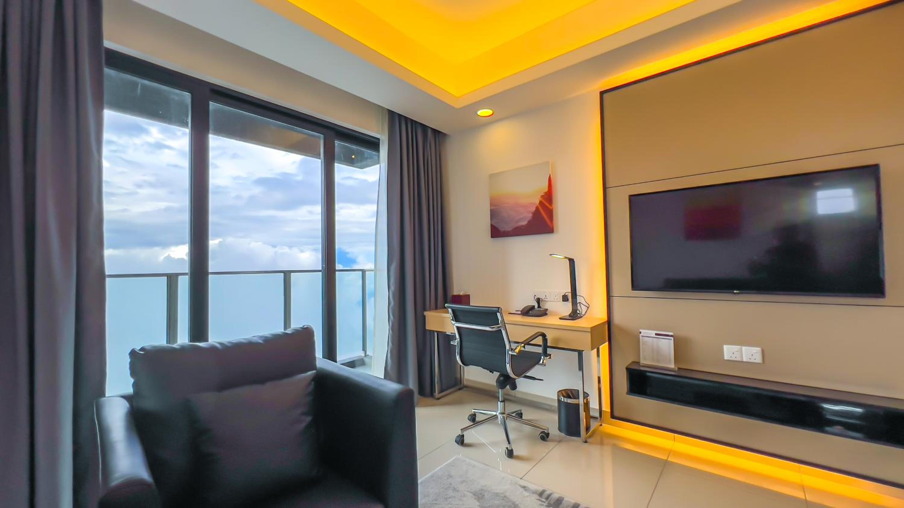 One-Bedroom Suite - Photo 20