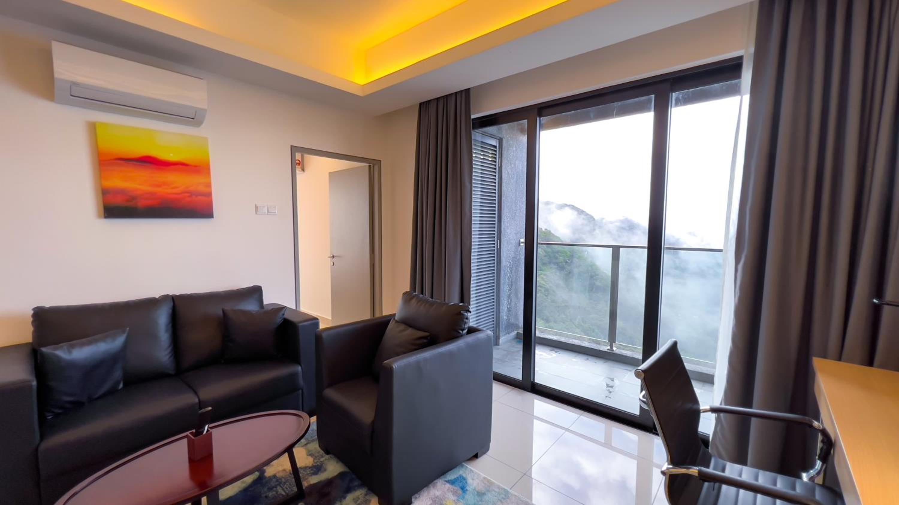 One-Bedroom Suite - Photo 10
