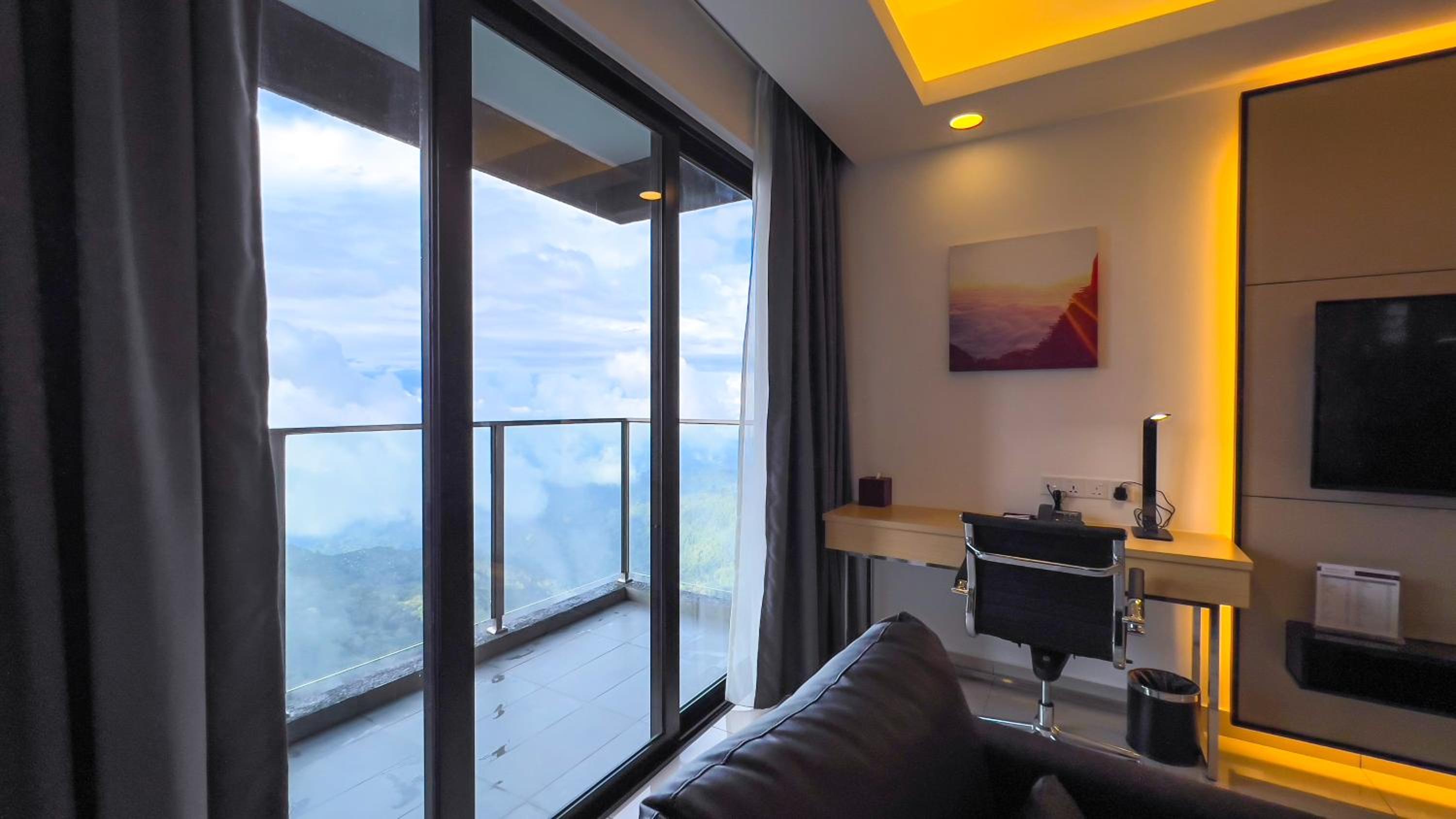 One-Bedroom Suite - Photo 25