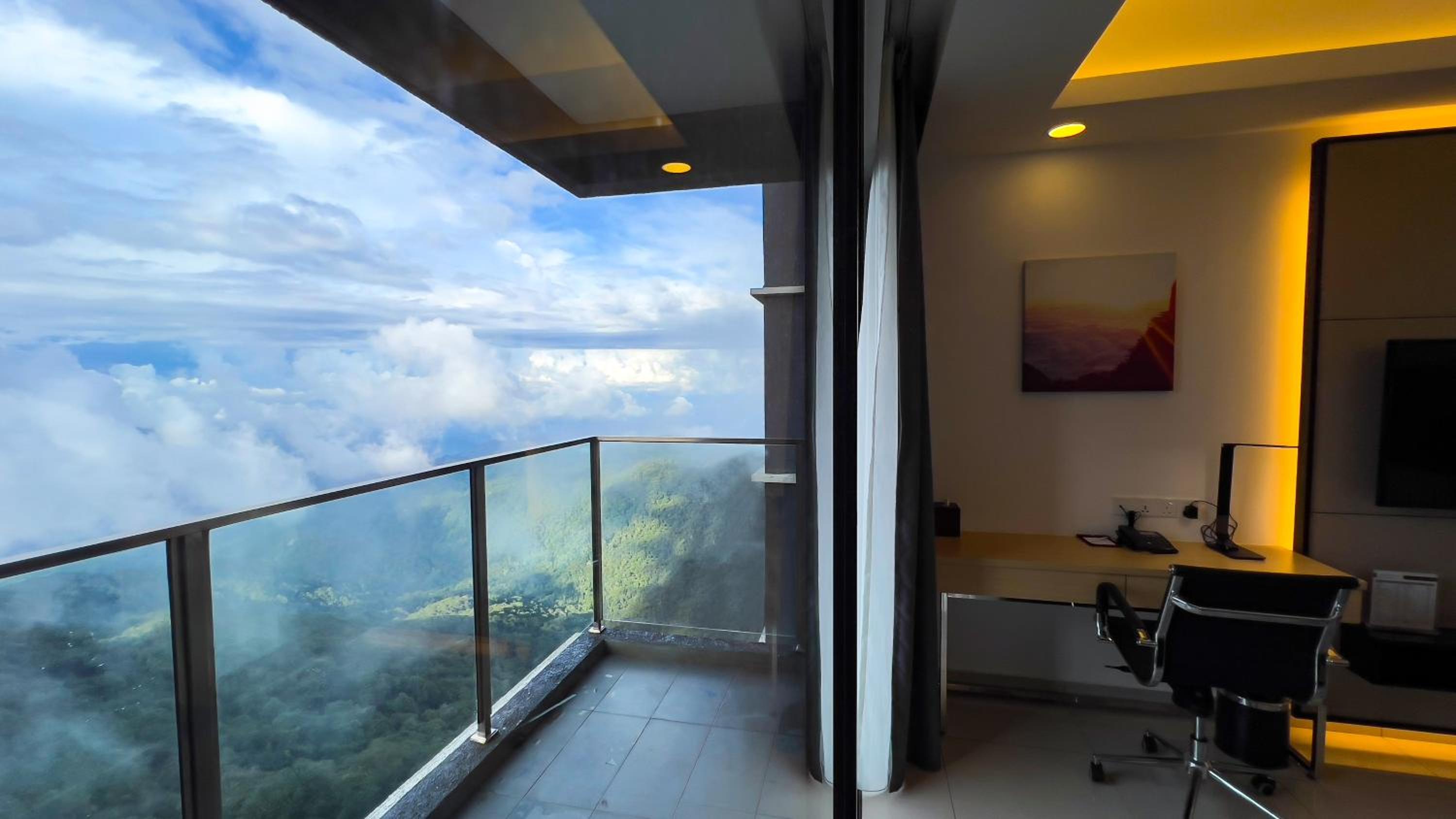 One-Bedroom Suite - Photo 14