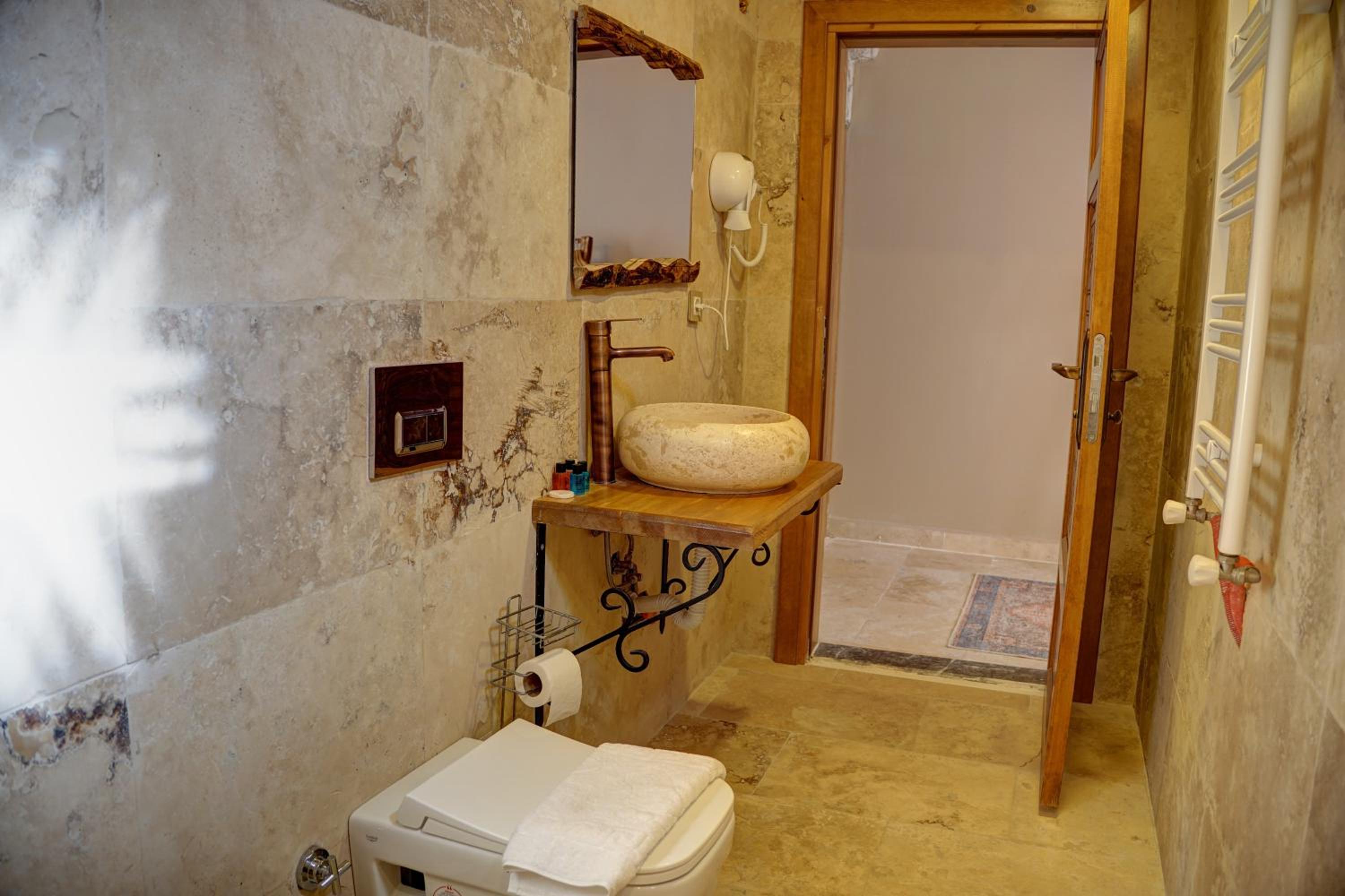 Double Room with Mountain View - Photo 6