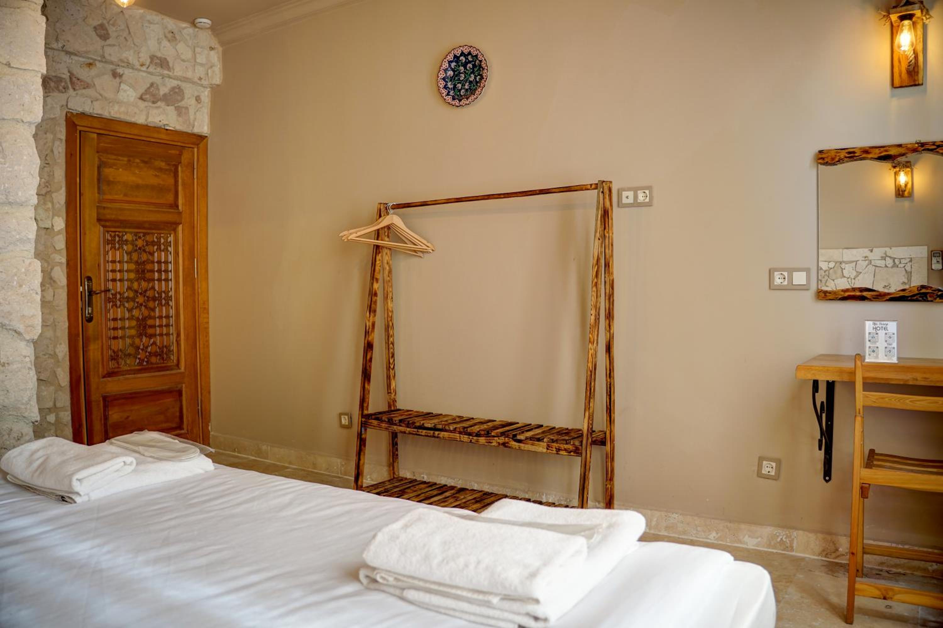 Double Room with Mountain View - Photo 21
