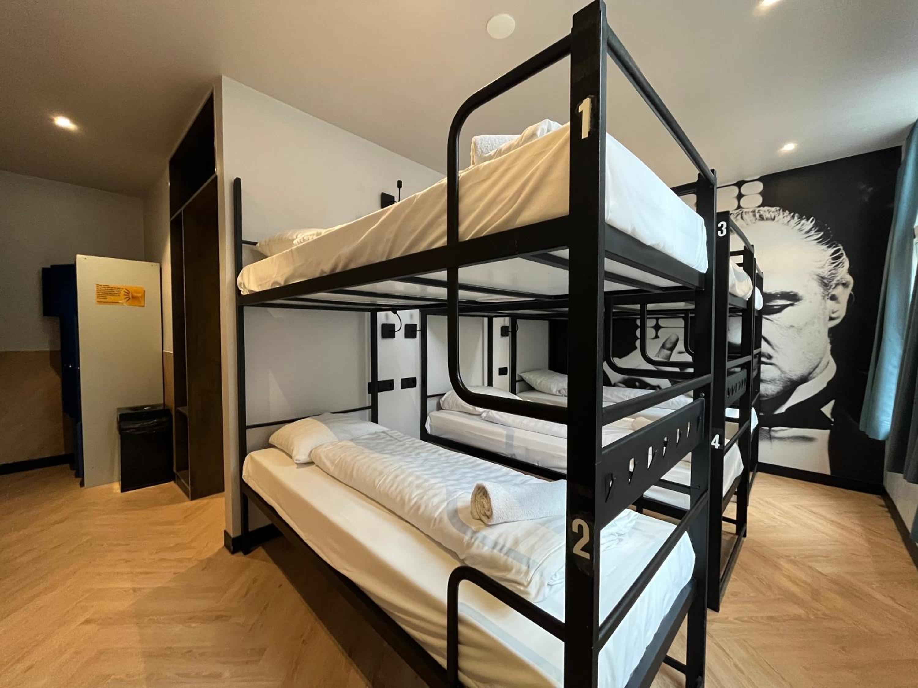 Private Room (6 Adults) thumbnail 5