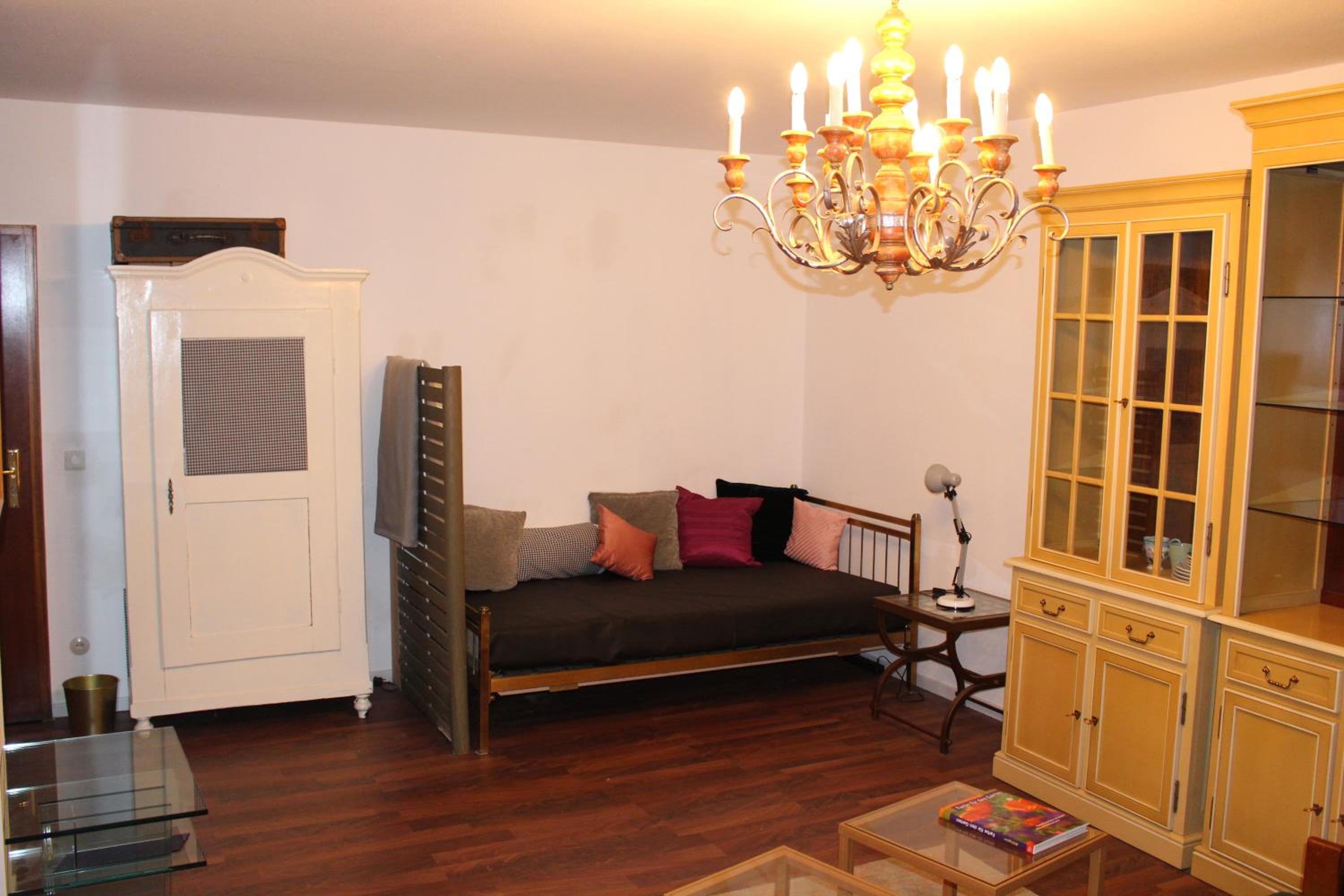 One-Bedroom Apartment photo 1