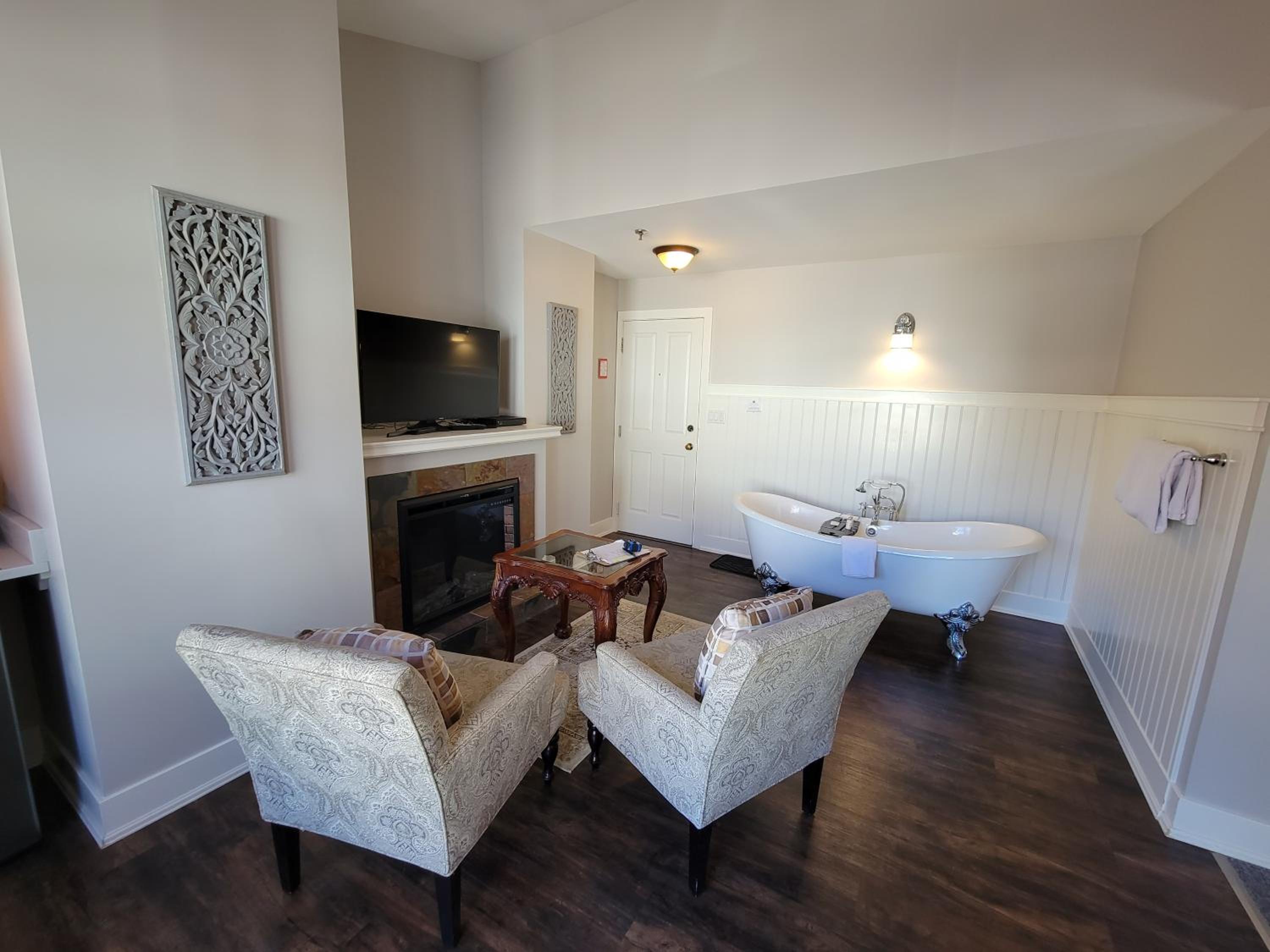 King Suite with Spa Bath photo 2