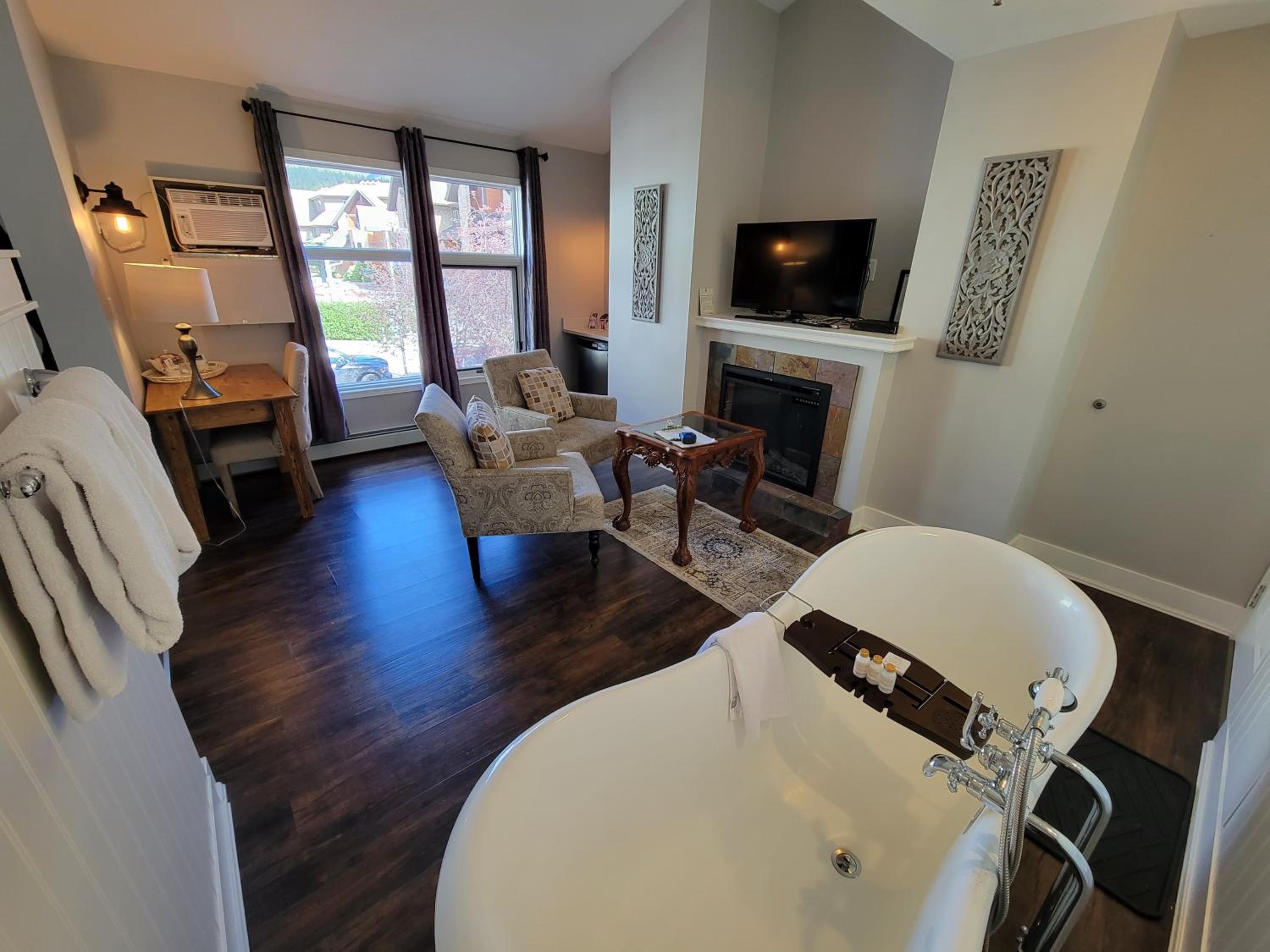 King Suite with Spa Bath photo 1