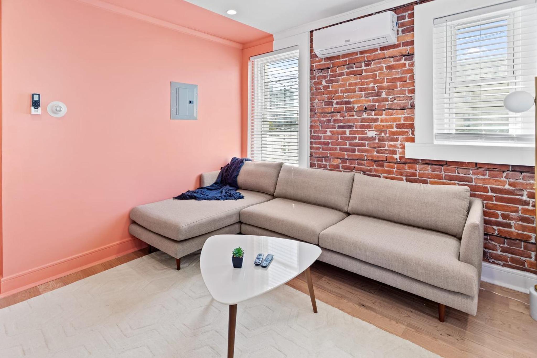 Apartment photo 2