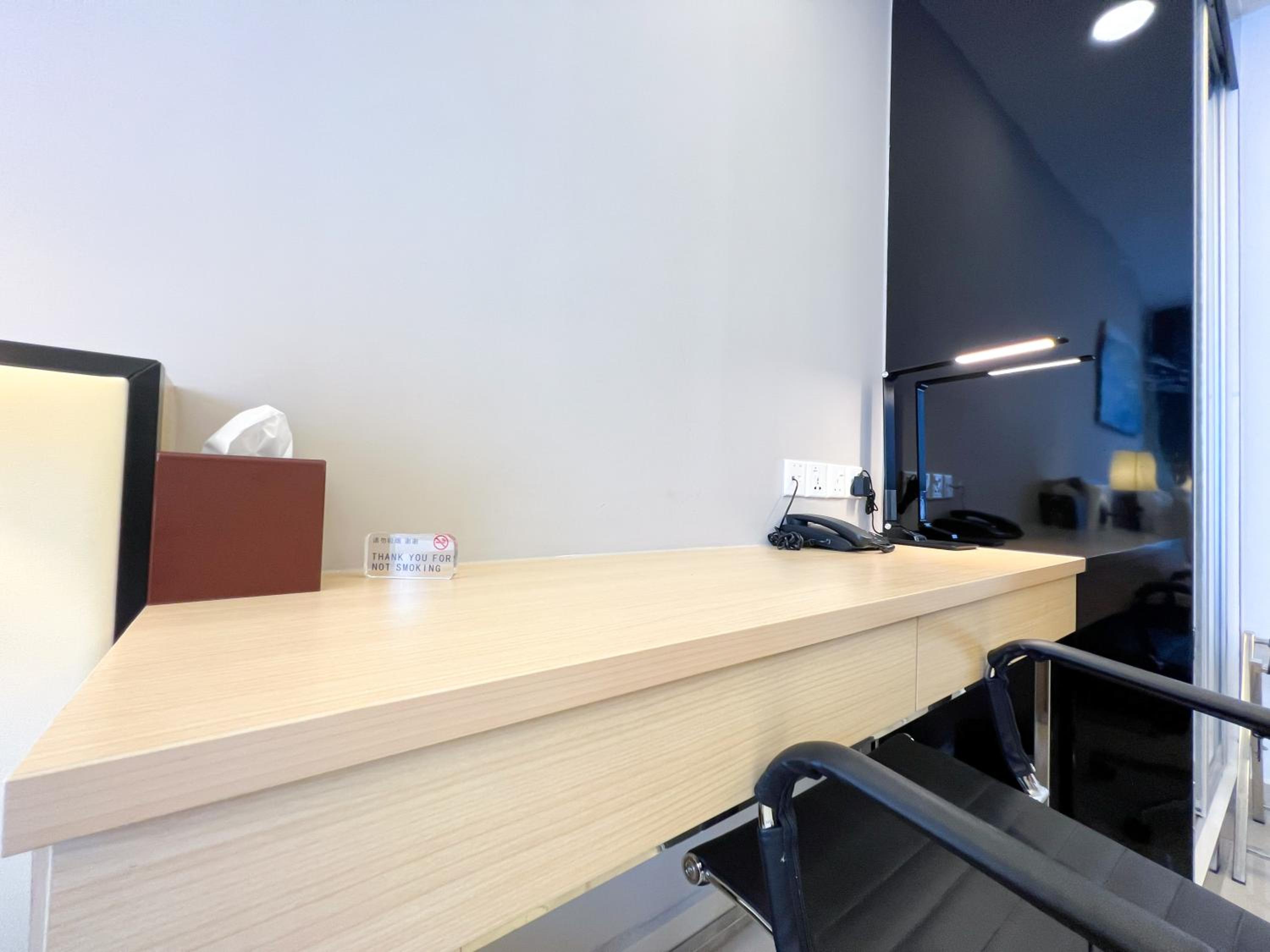 Standard Studio - Photo 28