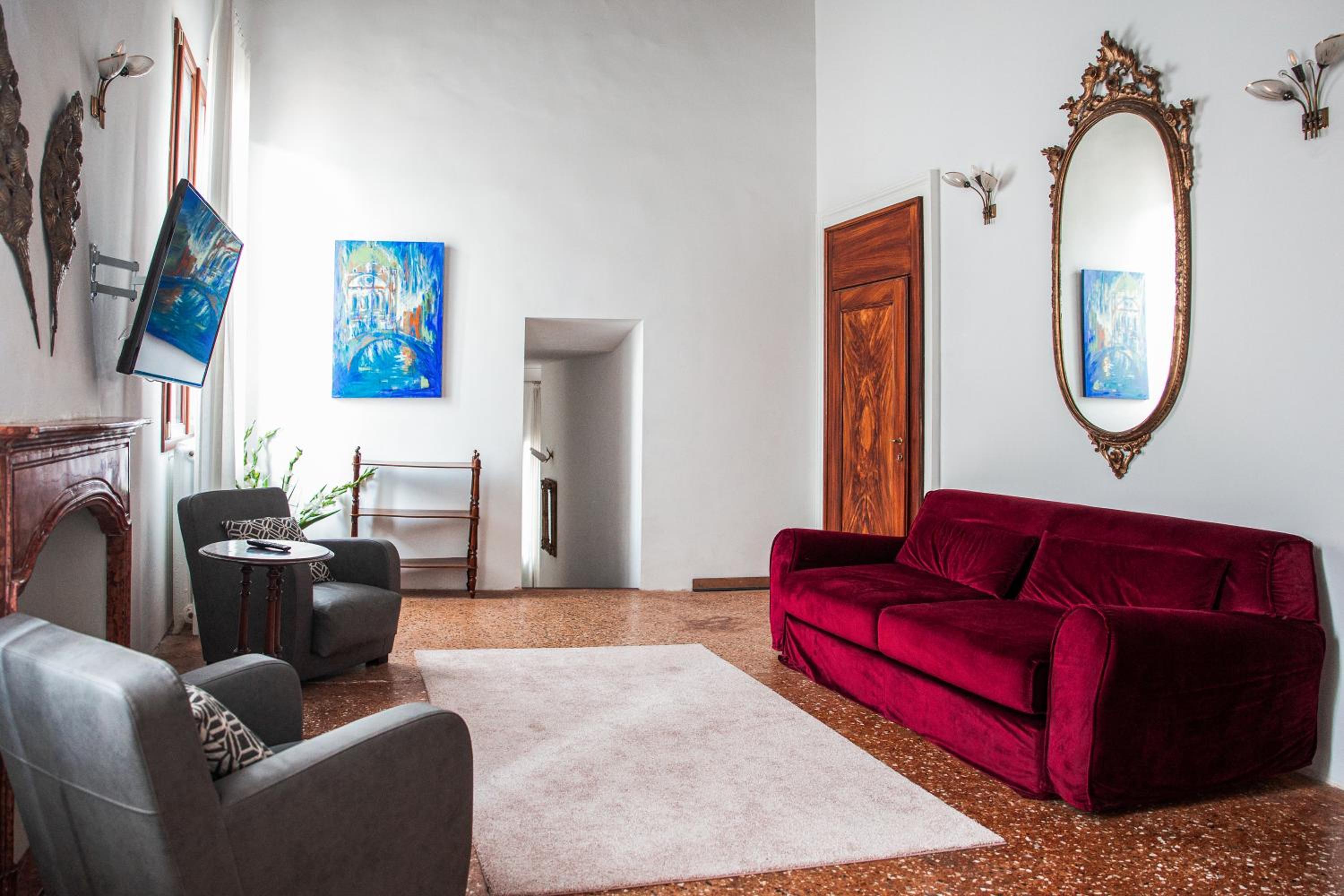Apartment photo 2