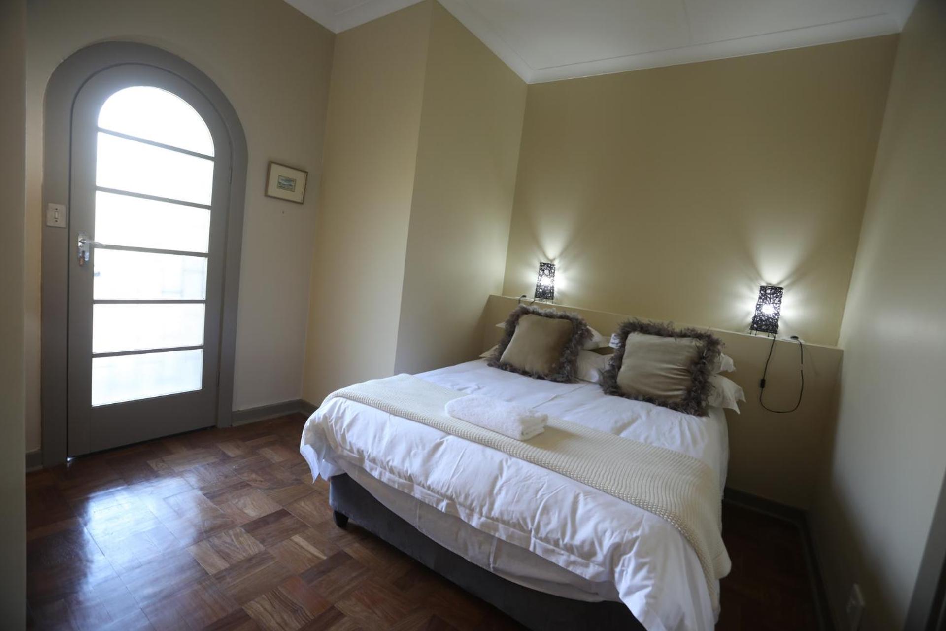 Double or Twin Room with Shared Bathroom photo 2
